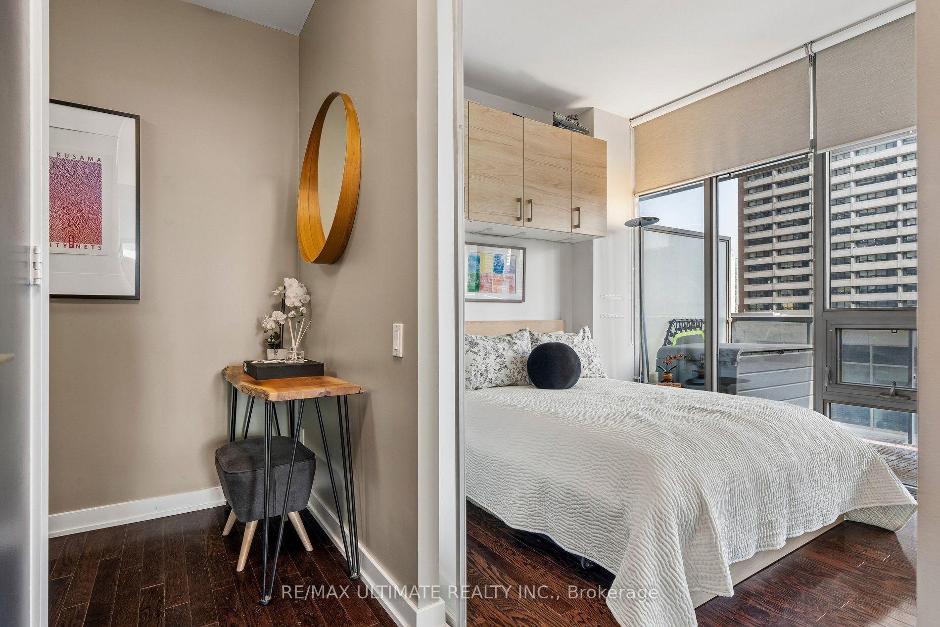 Photo 19 of Unit 905, 33 Charles Street E, Toronto, Church-Yonge Corridor — HOMEH