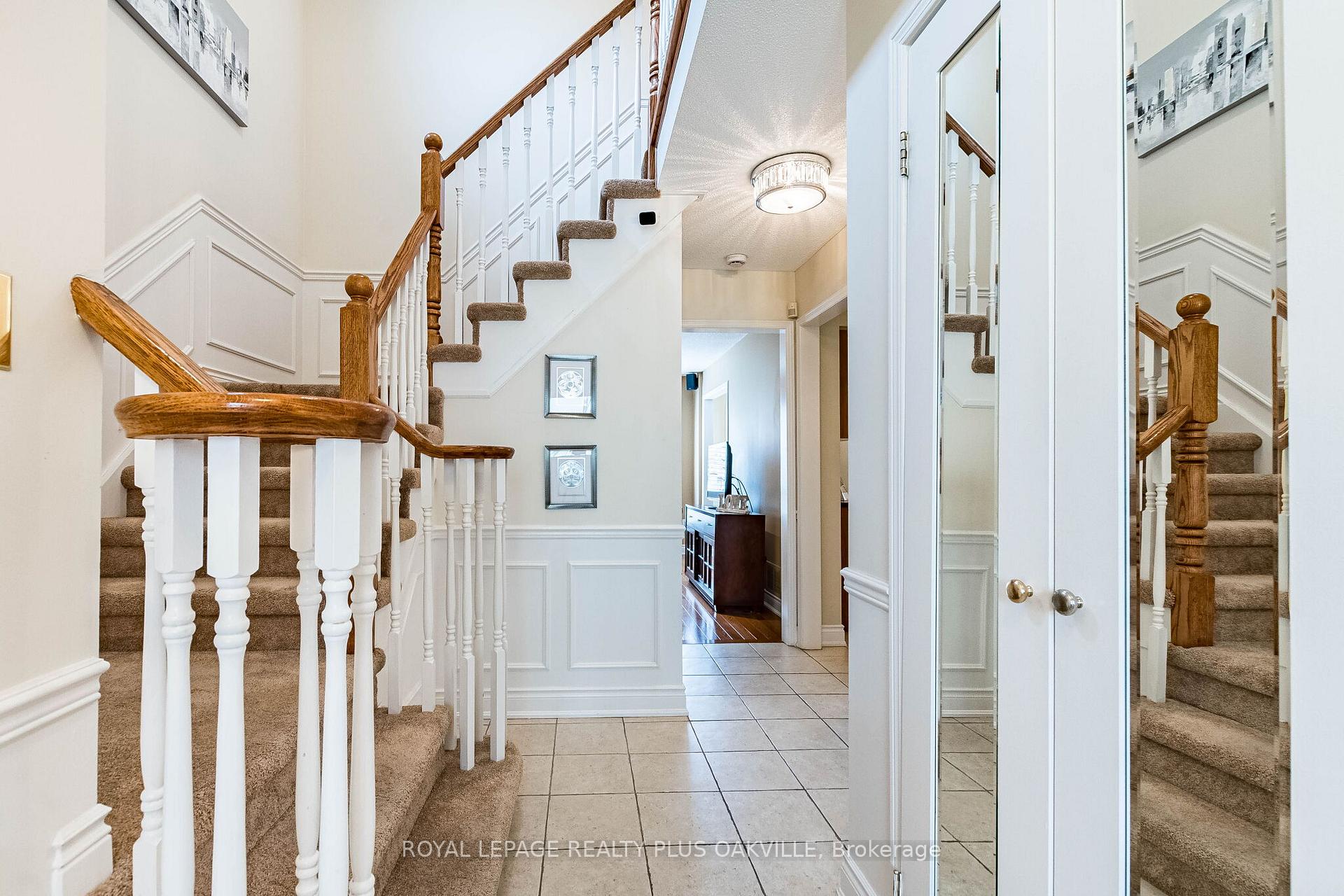 Photo 4 of 394 Maidstone Crescent, Oakville, Glen Abbey — HOMEH