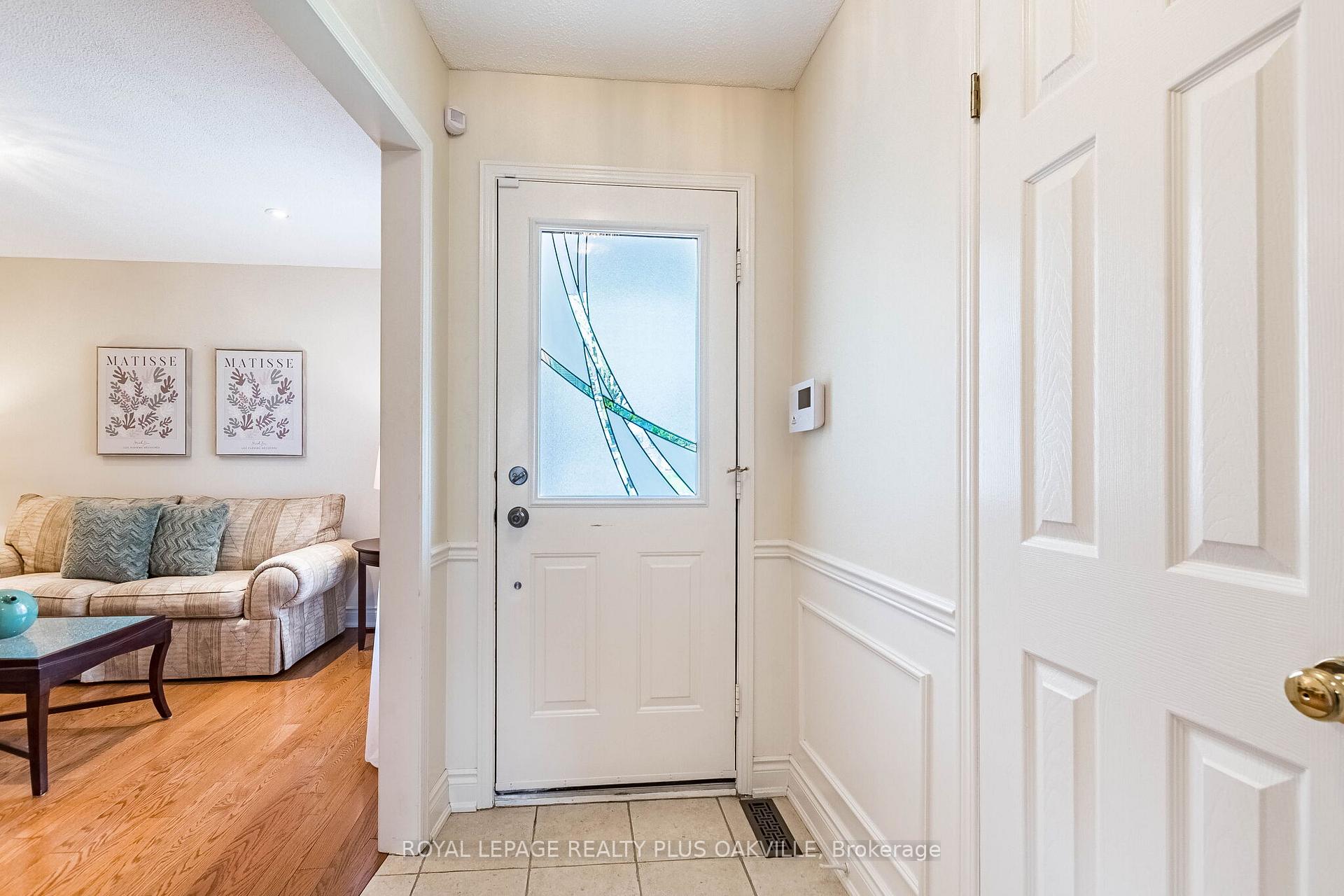 Photo 5 of 394 Maidstone Crescent, Oakville, Glen Abbey — HOMEH