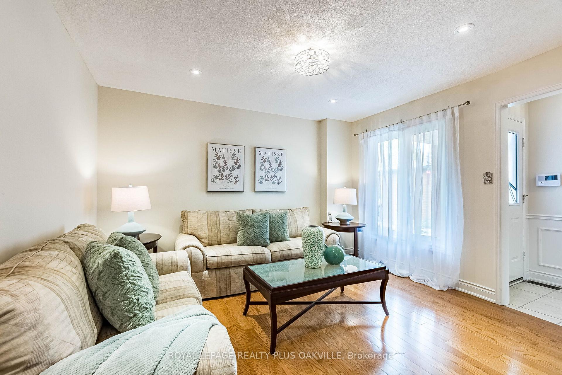 Photo 7 of 394 Maidstone Crescent, Oakville, Glen Abbey — HOMEH