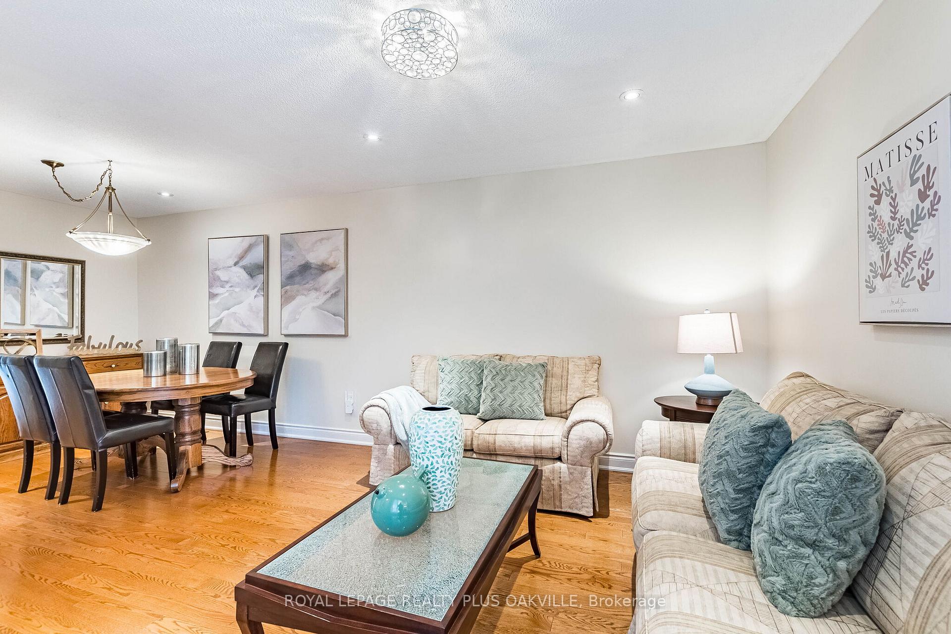 Photo 8 of 394 Maidstone Crescent, Oakville, Glen Abbey — HOMEH