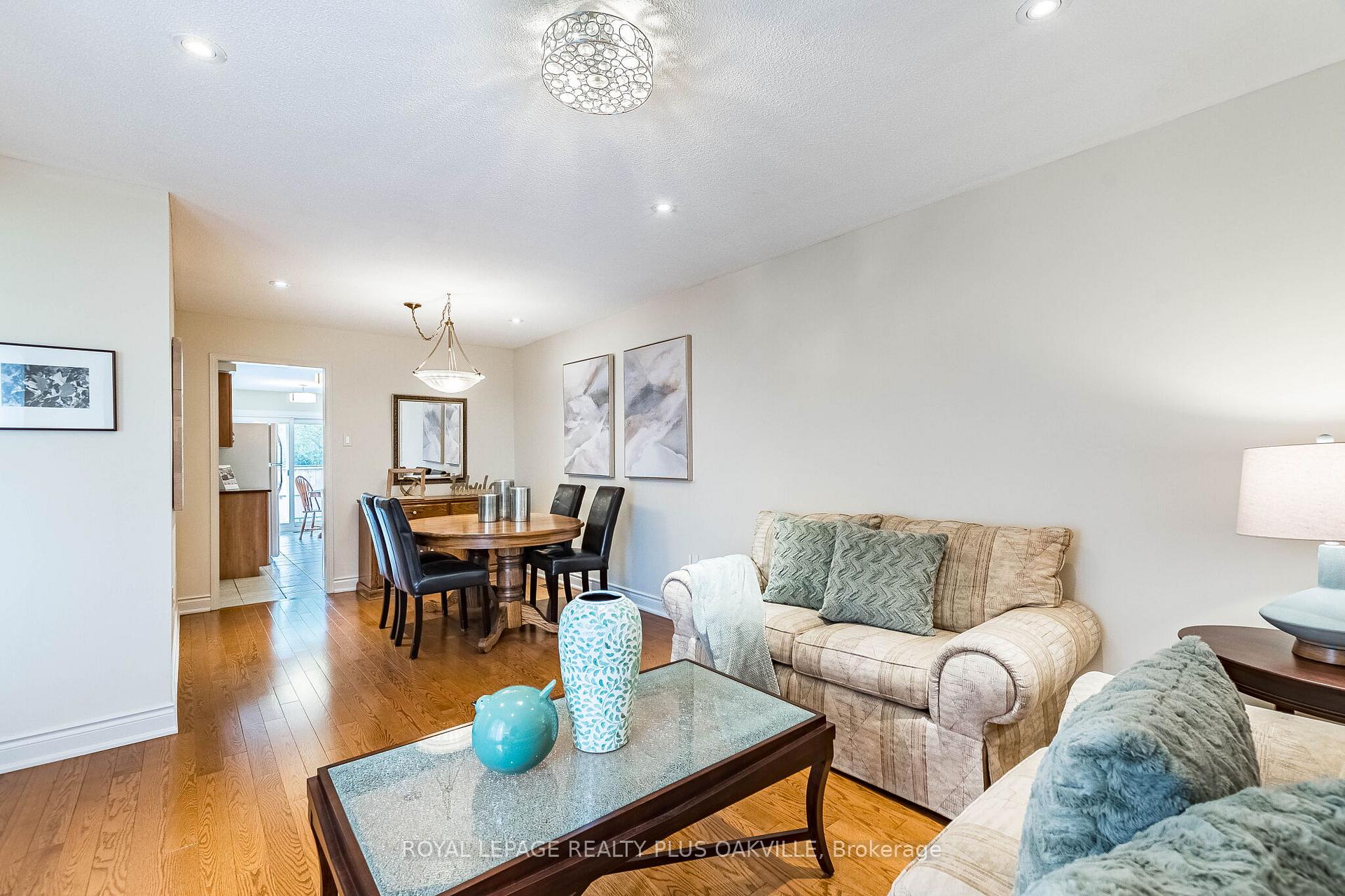Photo 9 of 394 Maidstone Crescent, Oakville, Glen Abbey — HOMEH