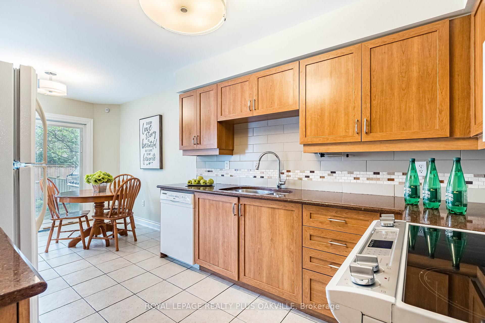 Photo 12 of 394 Maidstone Crescent, Oakville, Glen Abbey — HOMEH