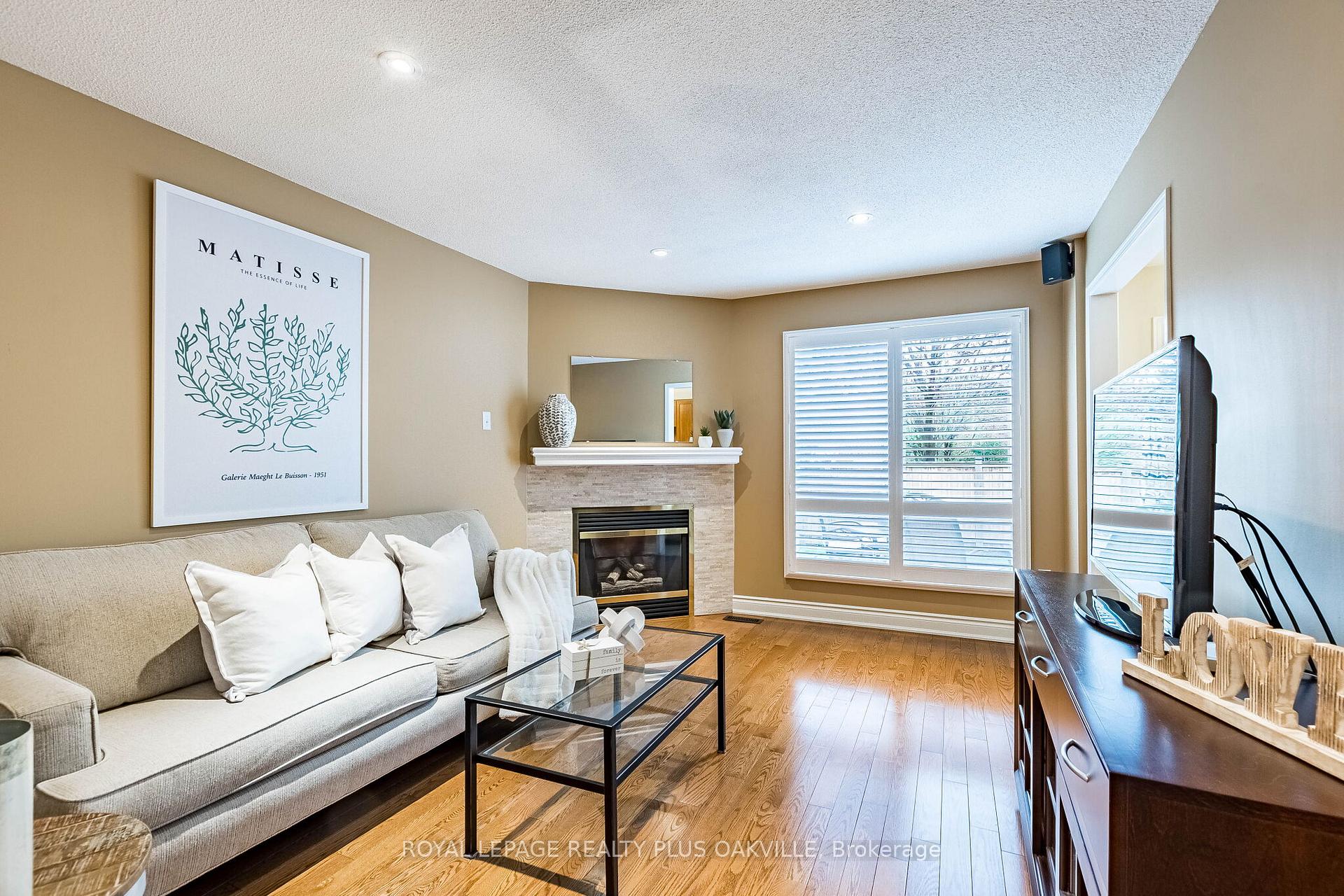 Photo 17 of 394 Maidstone Crescent, Oakville, Glen Abbey — HOMEH