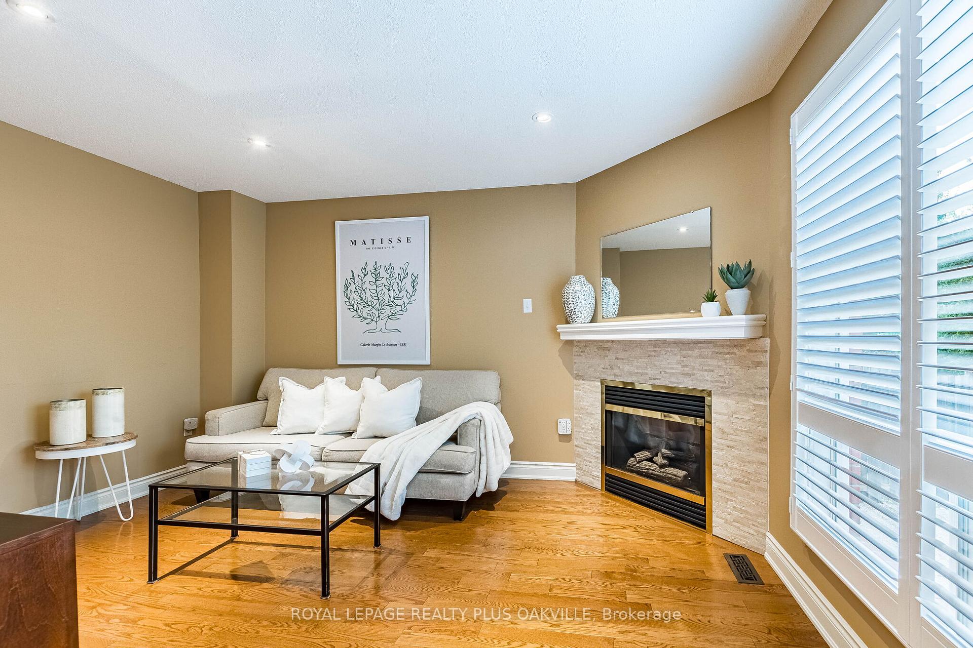 Photo 18 of 394 Maidstone Crescent, Oakville, Glen Abbey — HOMEH