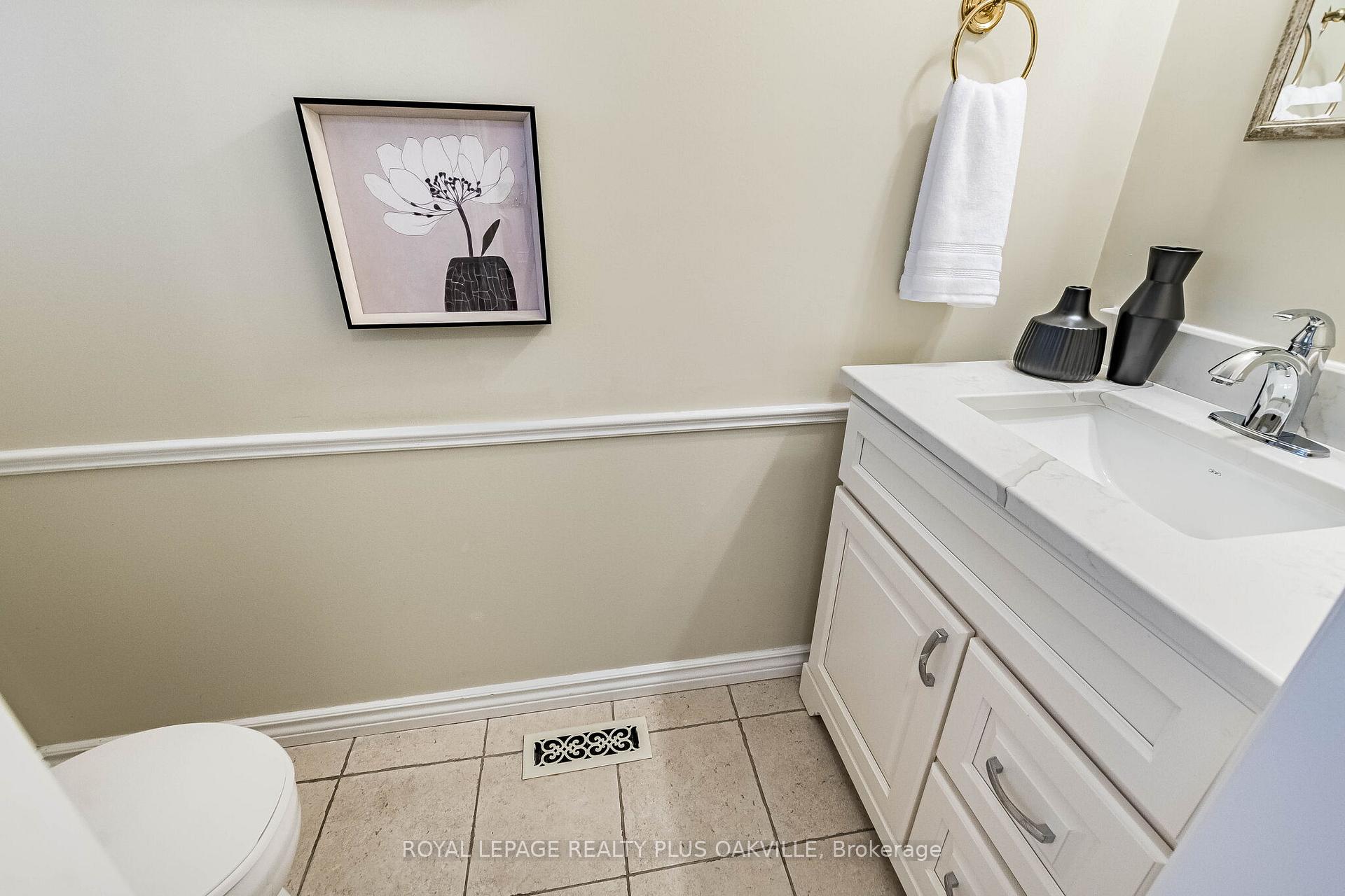 Photo 20 of 394 Maidstone Crescent, Oakville, Glen Abbey — HOMEH