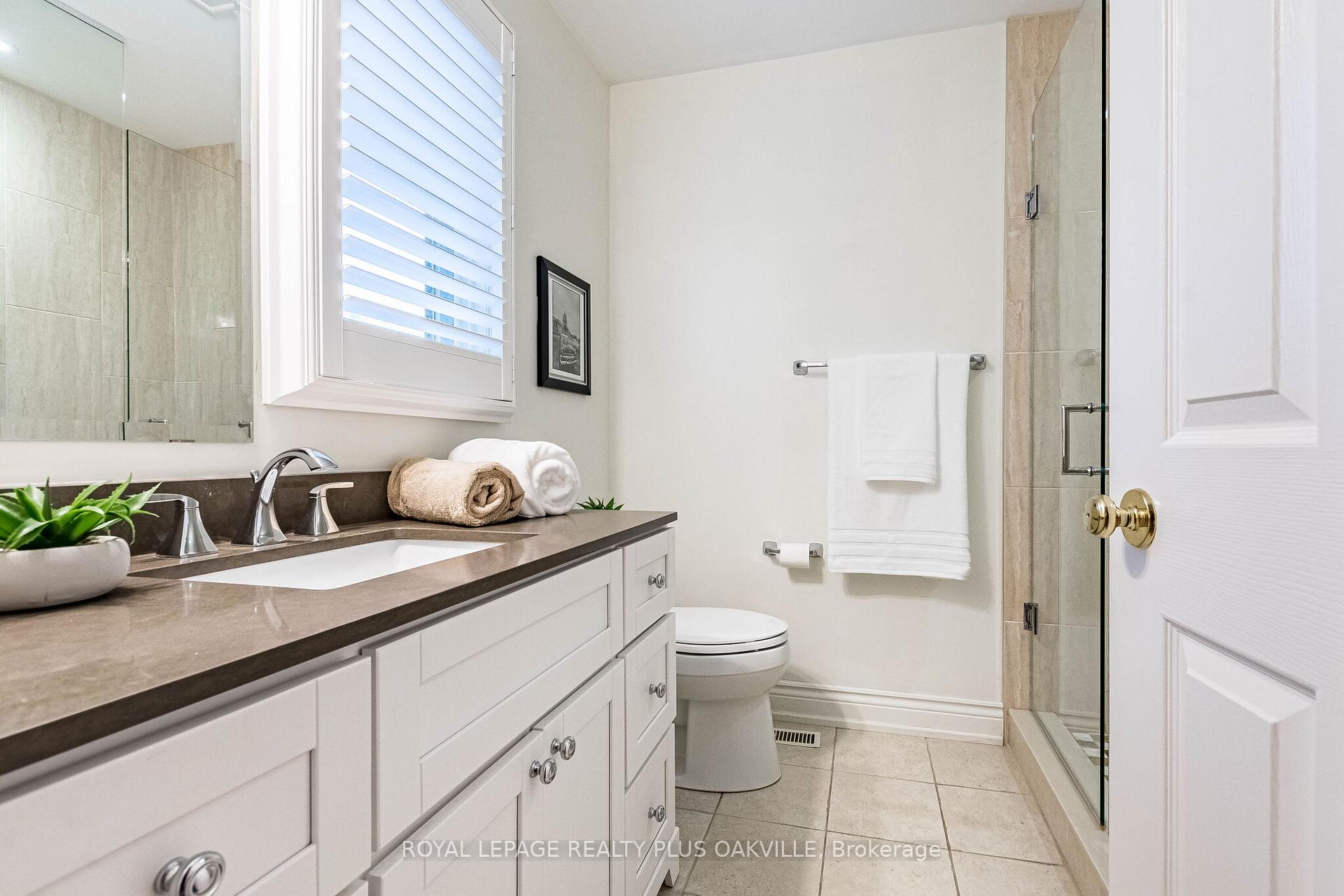 Photo 25 of 394 Maidstone Crescent, Oakville, Glen Abbey — HOMEH