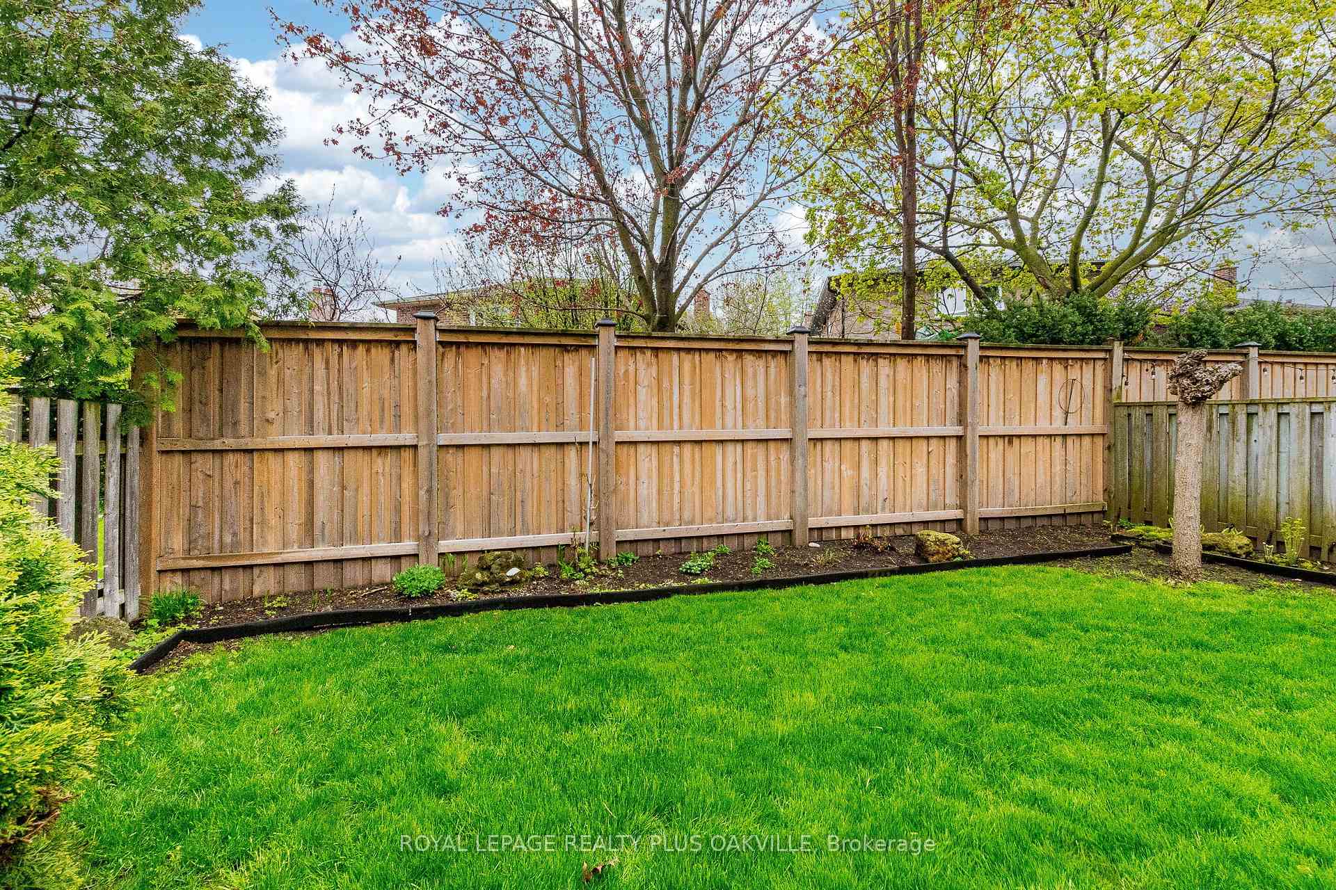 Photo 37 of 394 Maidstone Crescent, Oakville, Glen Abbey — HOMEH