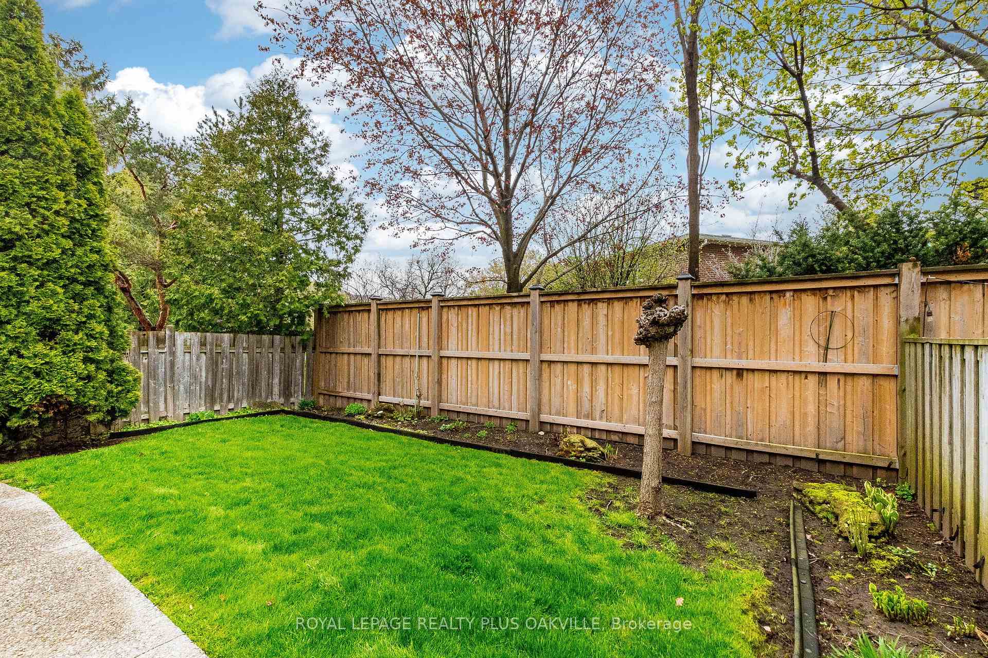 Photo 44 of 394 Maidstone Crescent, Oakville, Glen Abbey — HOMEH