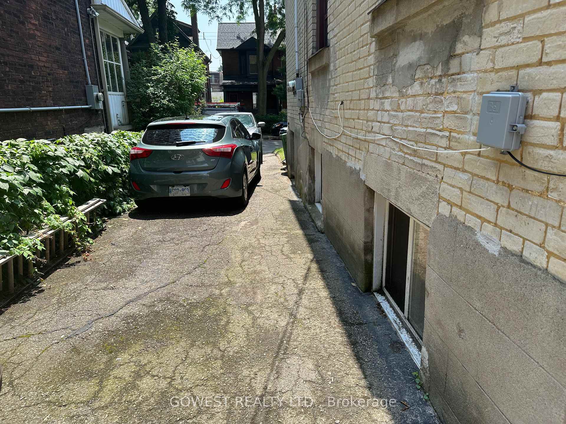 Photo 4 of 30 Grenadier Road, Toronto, Roncesvalles — HOMEH