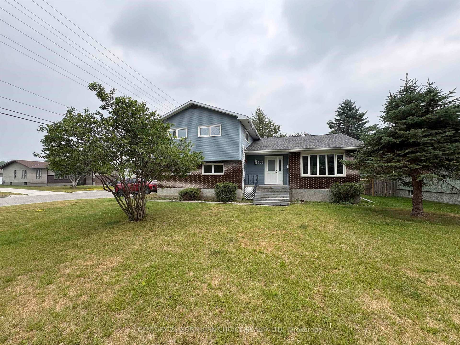 Photo 2 of 952 Russell Byway, Fort Frances — HOMEH