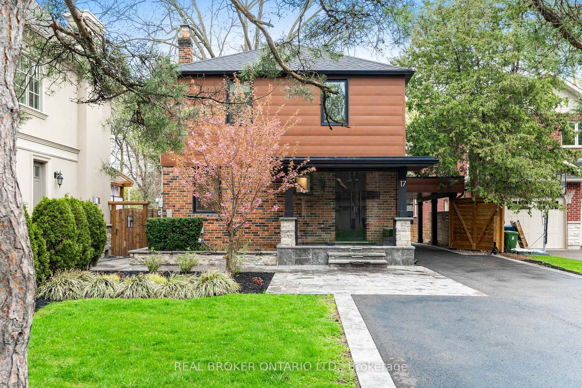 Photo 2 of 17 Old Oak Road, Etobicoke, Kingsway South — HOMEH