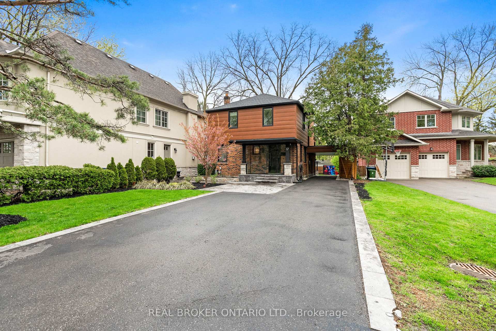 Photo 3 of 17 Old Oak Road, Etobicoke, Kingsway South — HOMEH