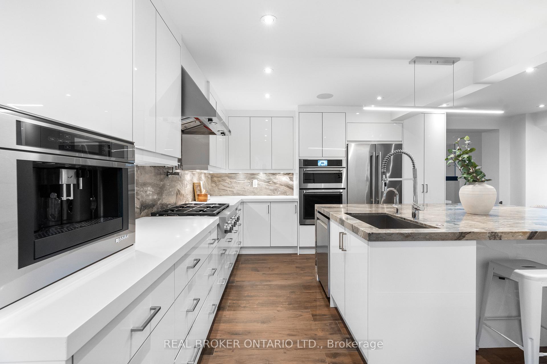 Photo 6 of 17 Old Oak Road, Etobicoke, Kingsway South — HOMEH