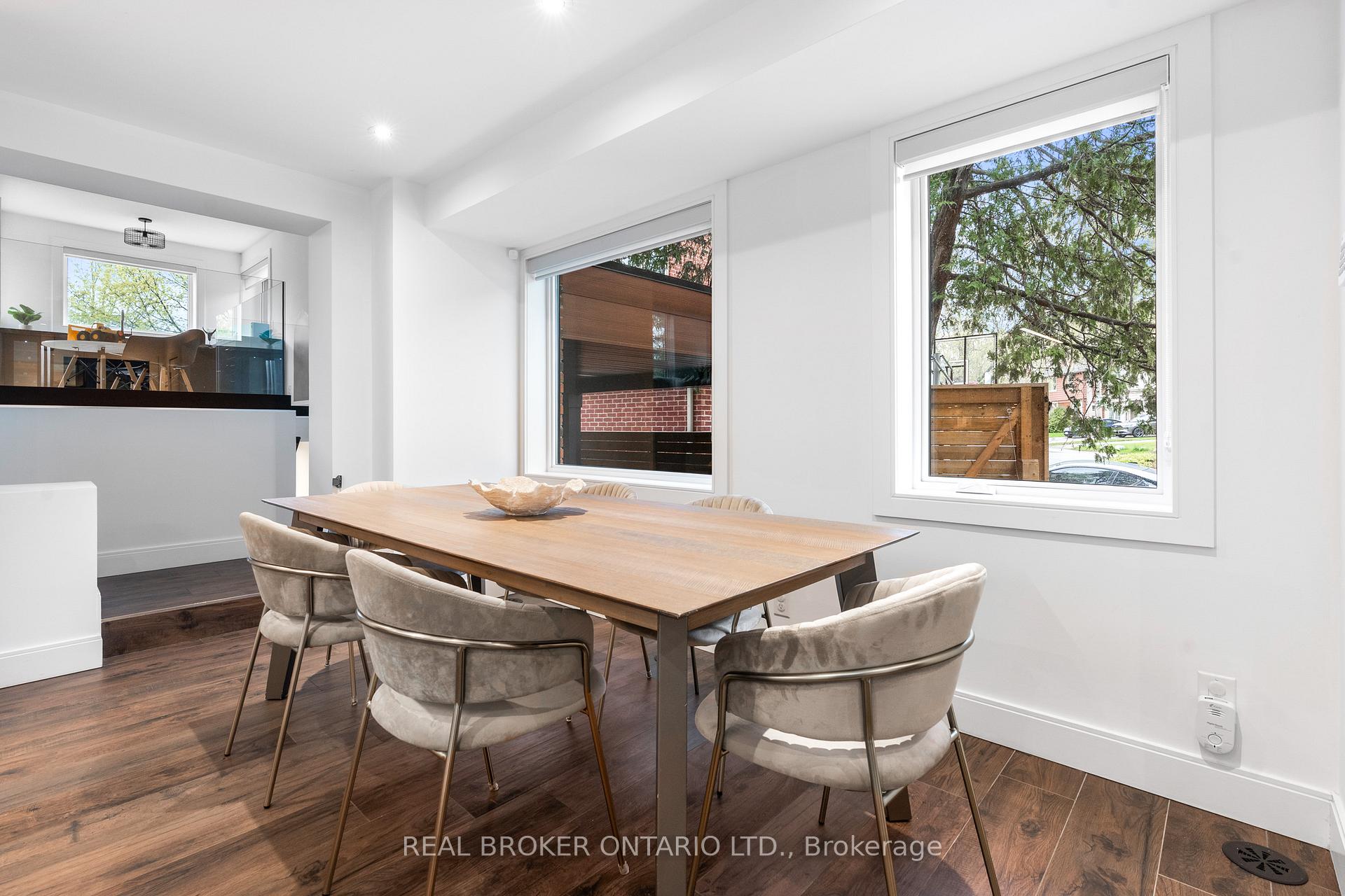 Photo 8 of 17 Old Oak Road, Etobicoke, Kingsway South — HOMEH