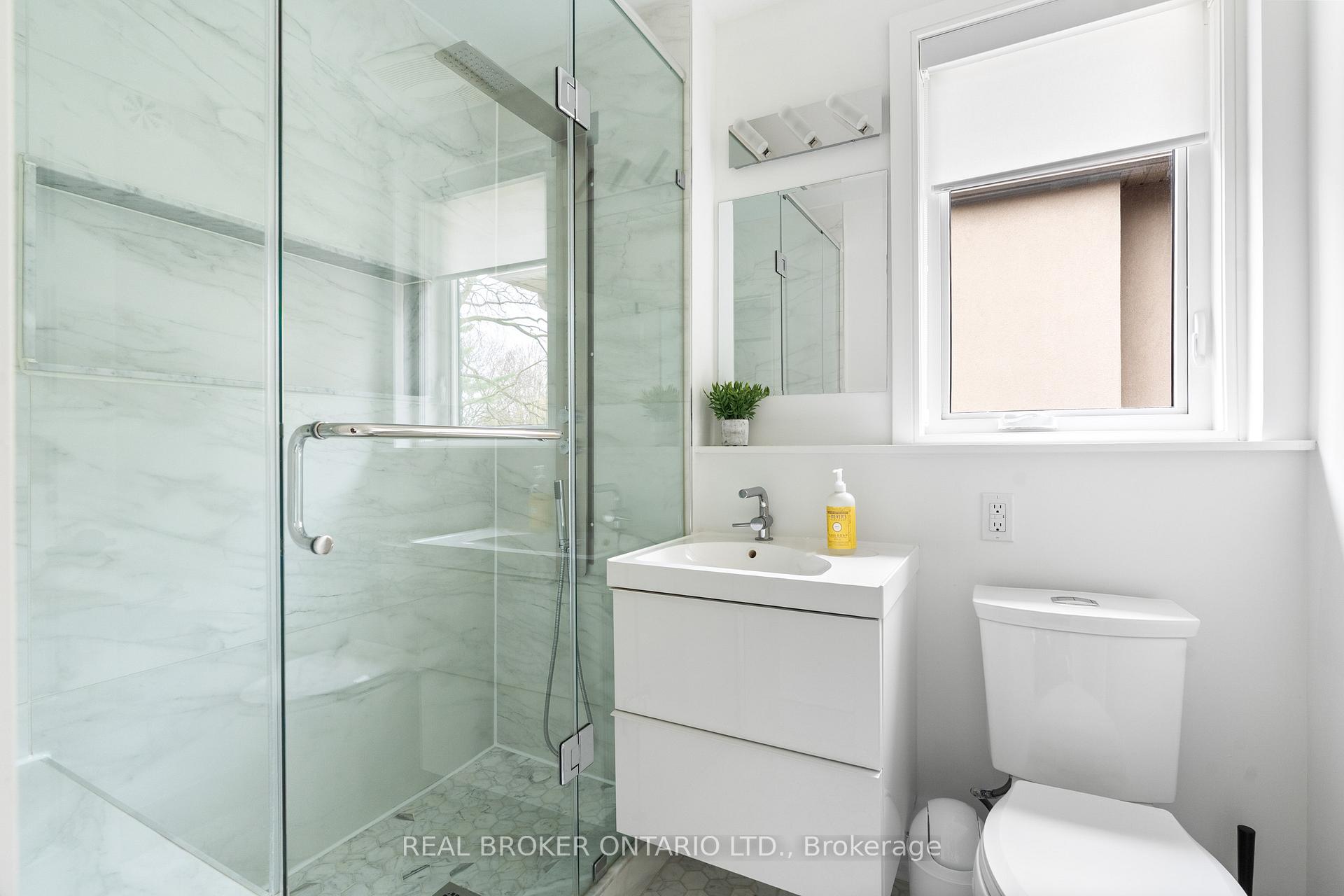Photo 18 of 17 Old Oak Road, Etobicoke, Kingsway South — HOMEH