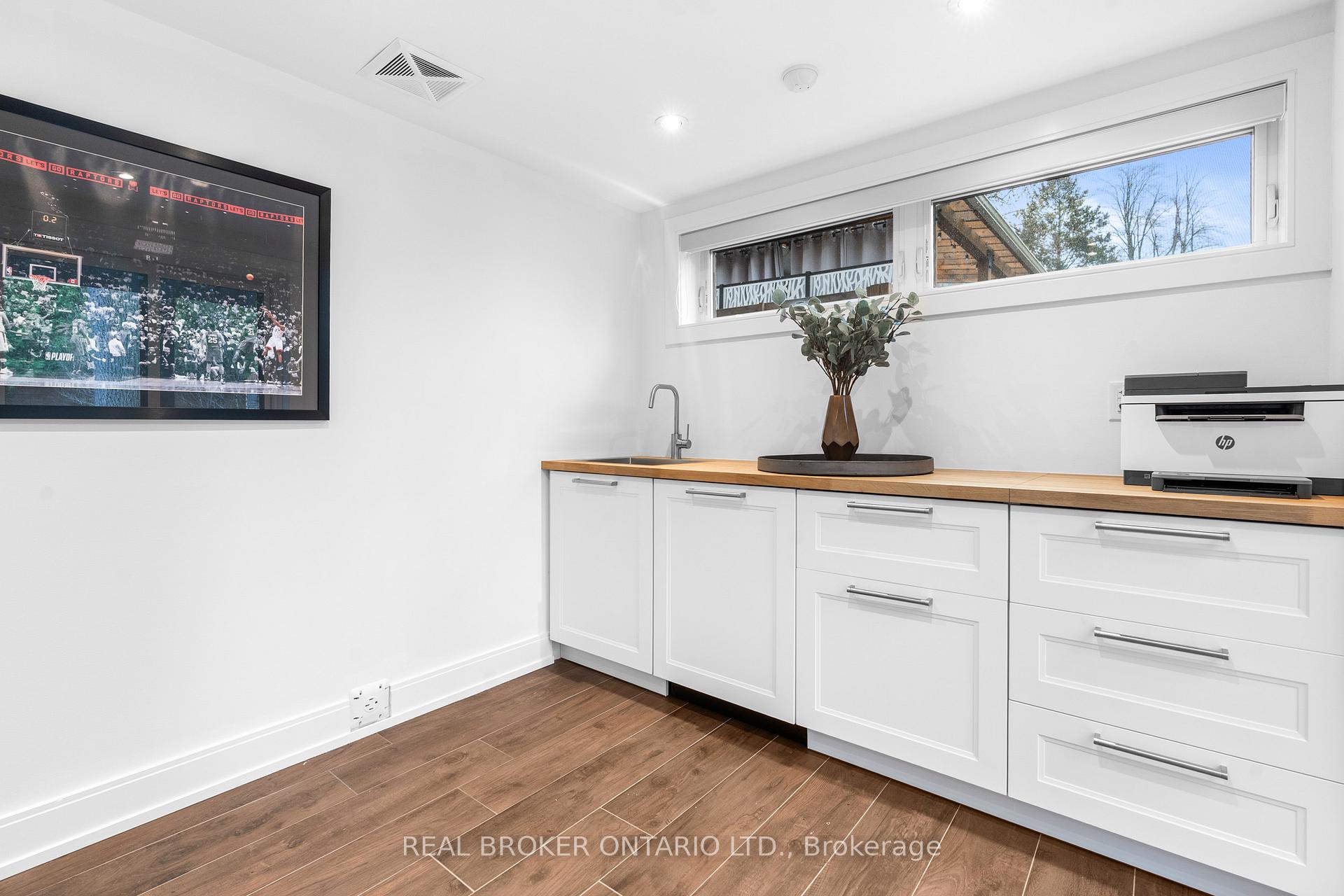 Photo 32 of 17 Old Oak Road, Etobicoke, Kingsway South — HOMEH