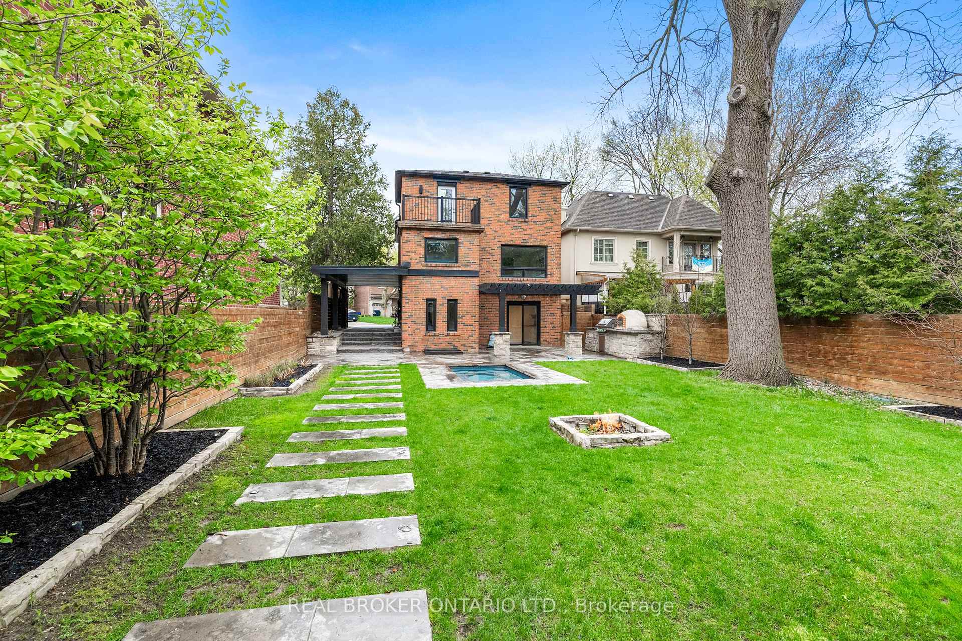 Photo 35 of 17 Old Oak Road, Etobicoke, Kingsway South — HOMEH