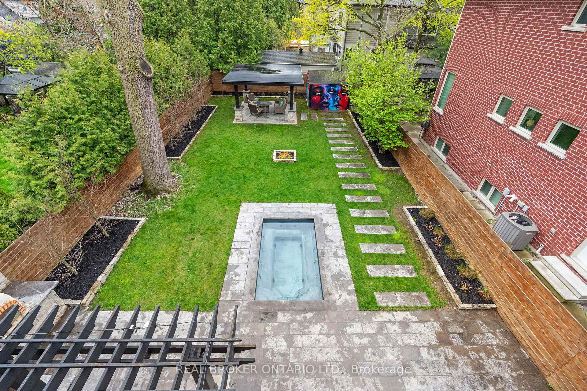 Photo 38 of 17 Old Oak Road, Etobicoke, Kingsway South — HOMEH