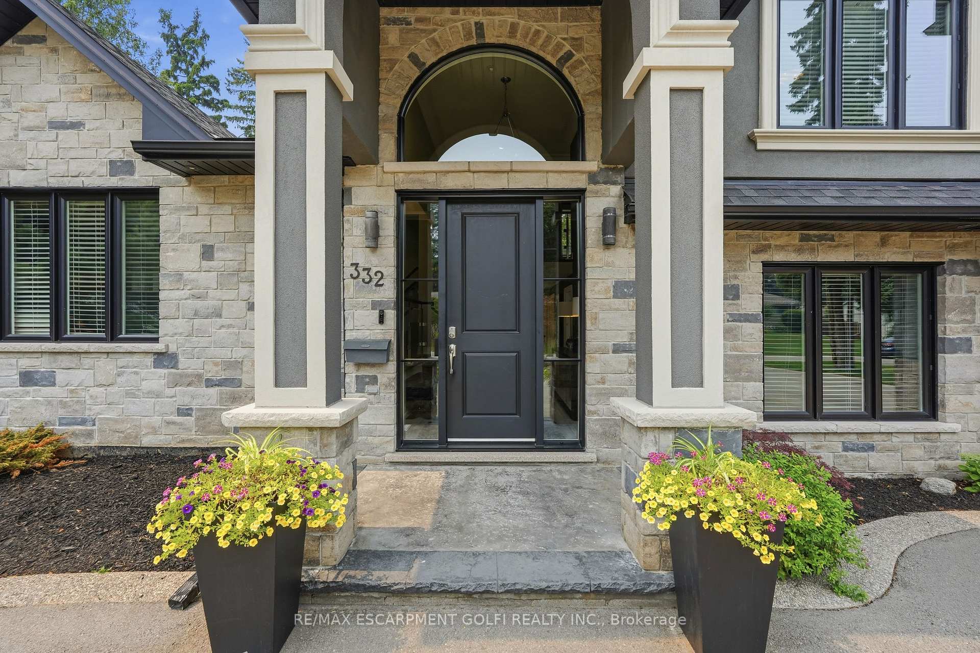 Photo 4 of 332 Woodworth Drive W, Hamilton, Ancaster — HOMEH