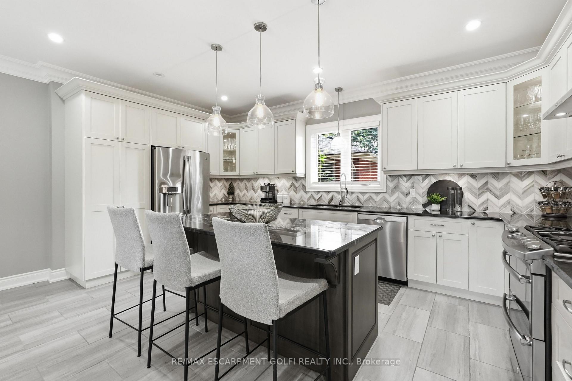 Photo 12 of 332 Woodworth Drive W, Hamilton, Ancaster — HOMEH