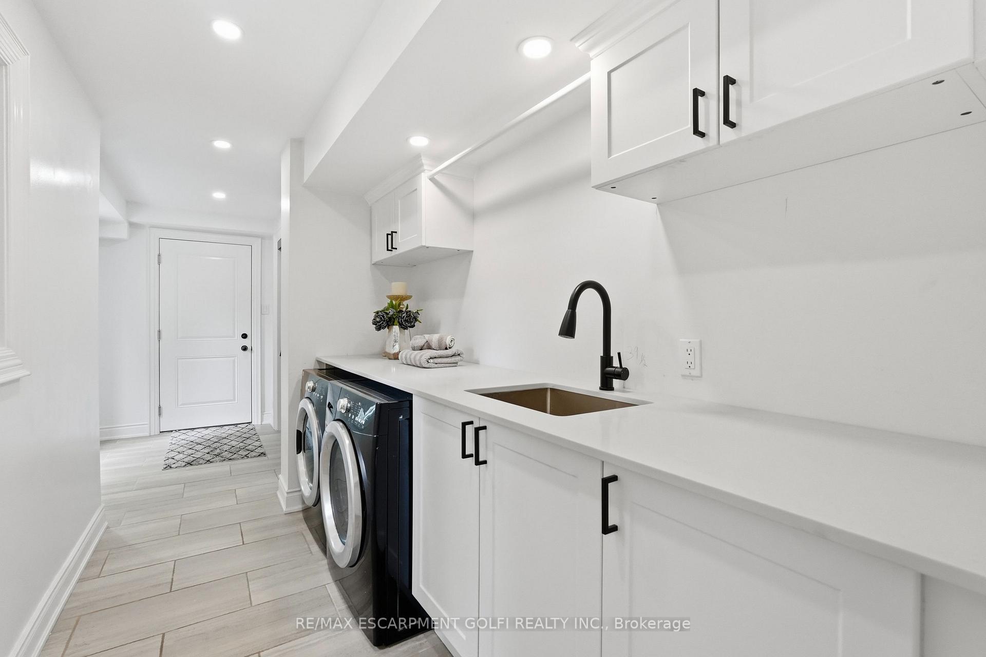 Photo 18 of 332 Woodworth Drive W, Hamilton, Ancaster — HOMEH