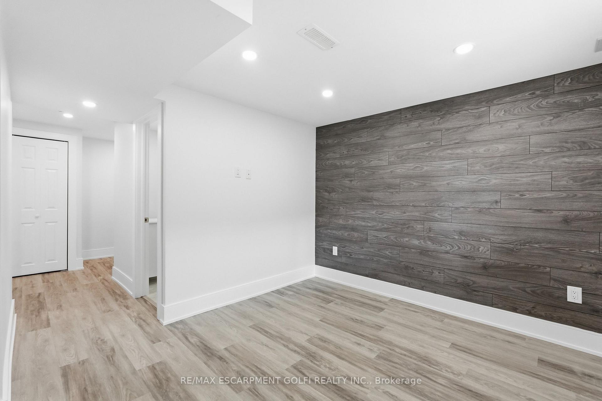 Photo 34 of 332 Woodworth Drive W, Hamilton, Ancaster — HOMEH