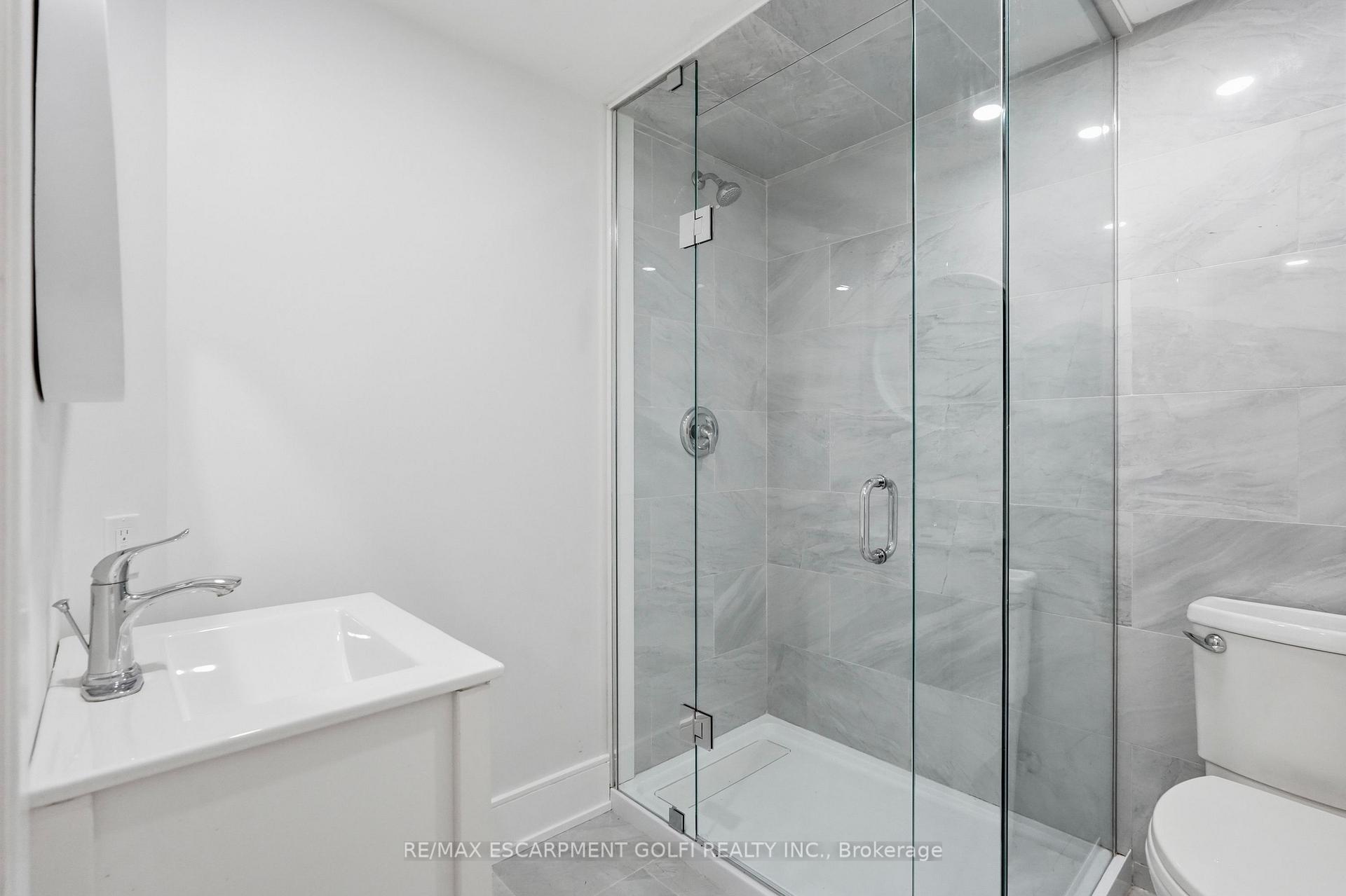 Photo 35 of 332 Woodworth Drive W, Hamilton, Ancaster — HOMEH
