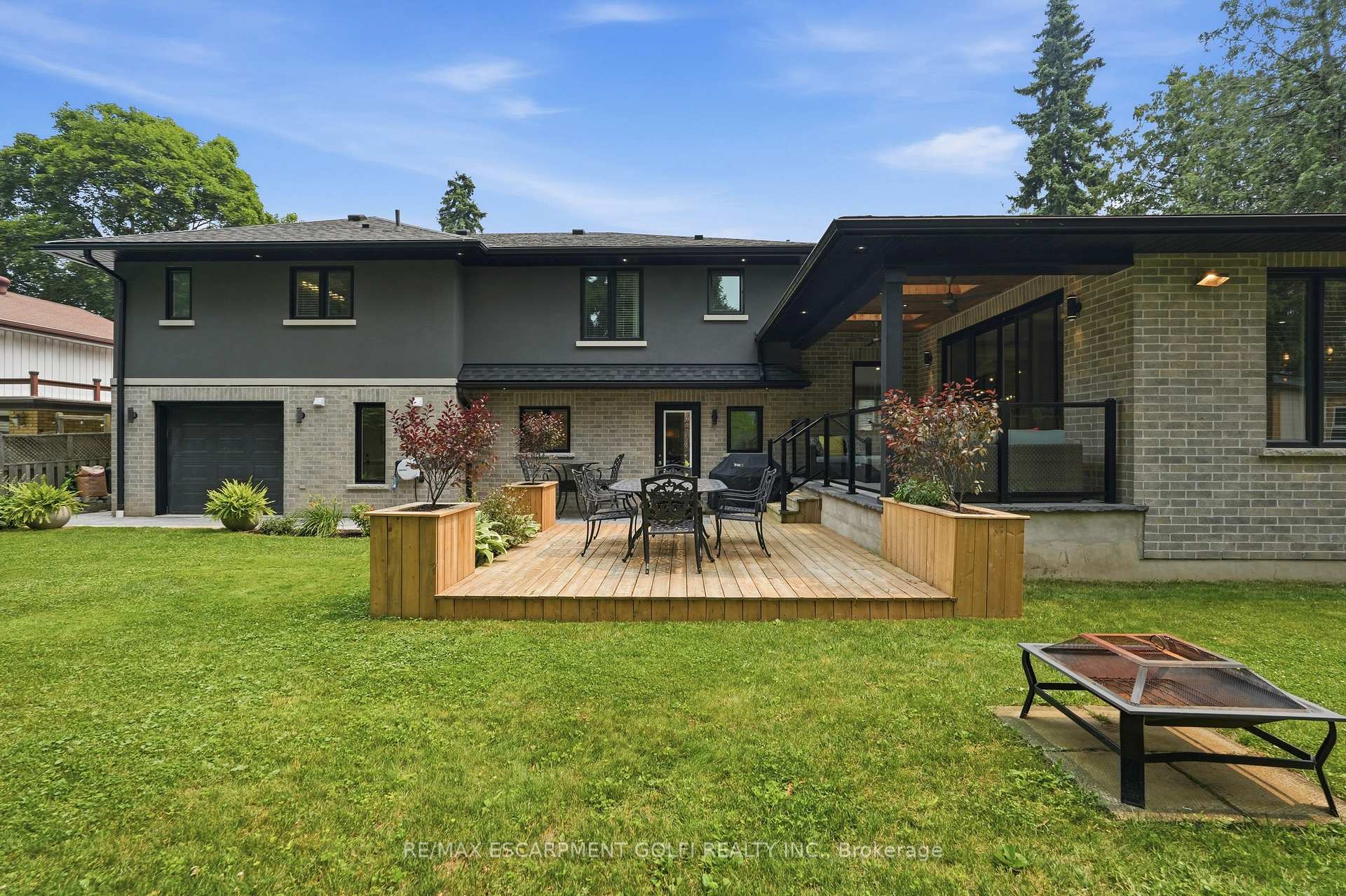 Photo 40 of 332 Woodworth Drive W, Hamilton, Ancaster — HOMEH