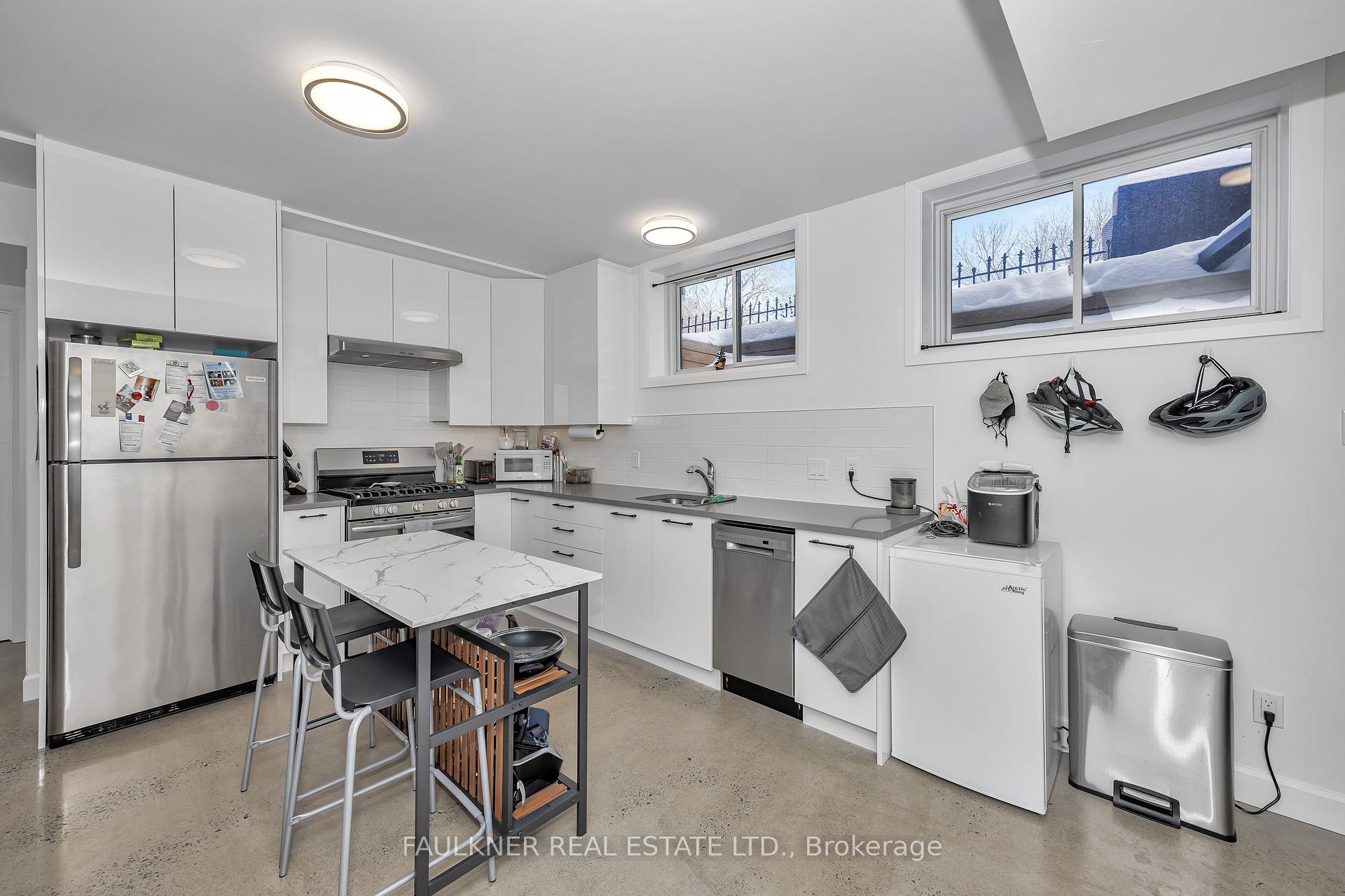 Photo 4 of Unit B, 143 Columbus Avenue, Ottawa, Overbrook/Castle Heights — HOMEH
