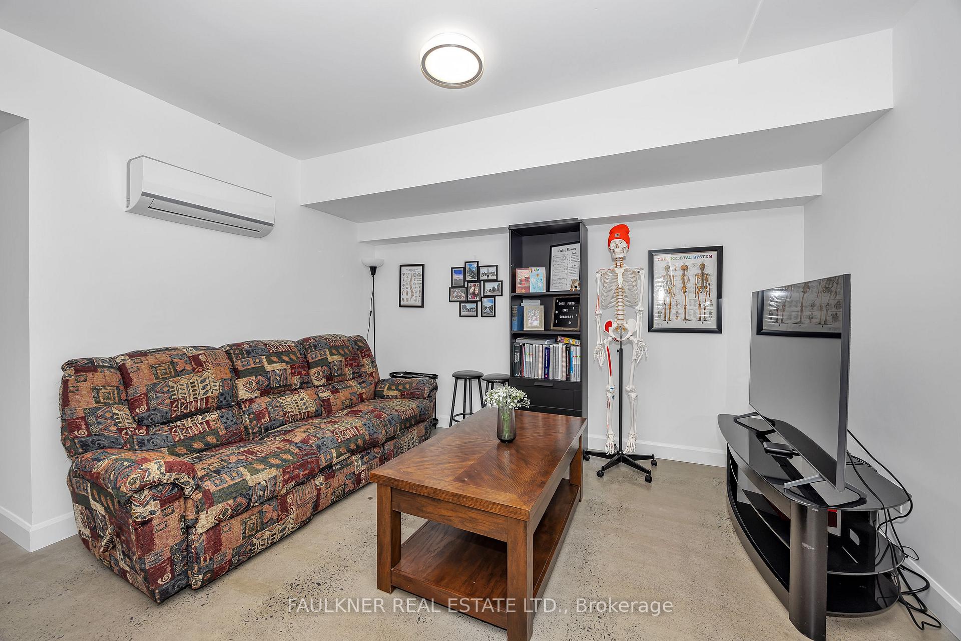 Photo 10 of Unit B, 143 Columbus Avenue, Ottawa, Overbrook/Castle Heights — HOMEH