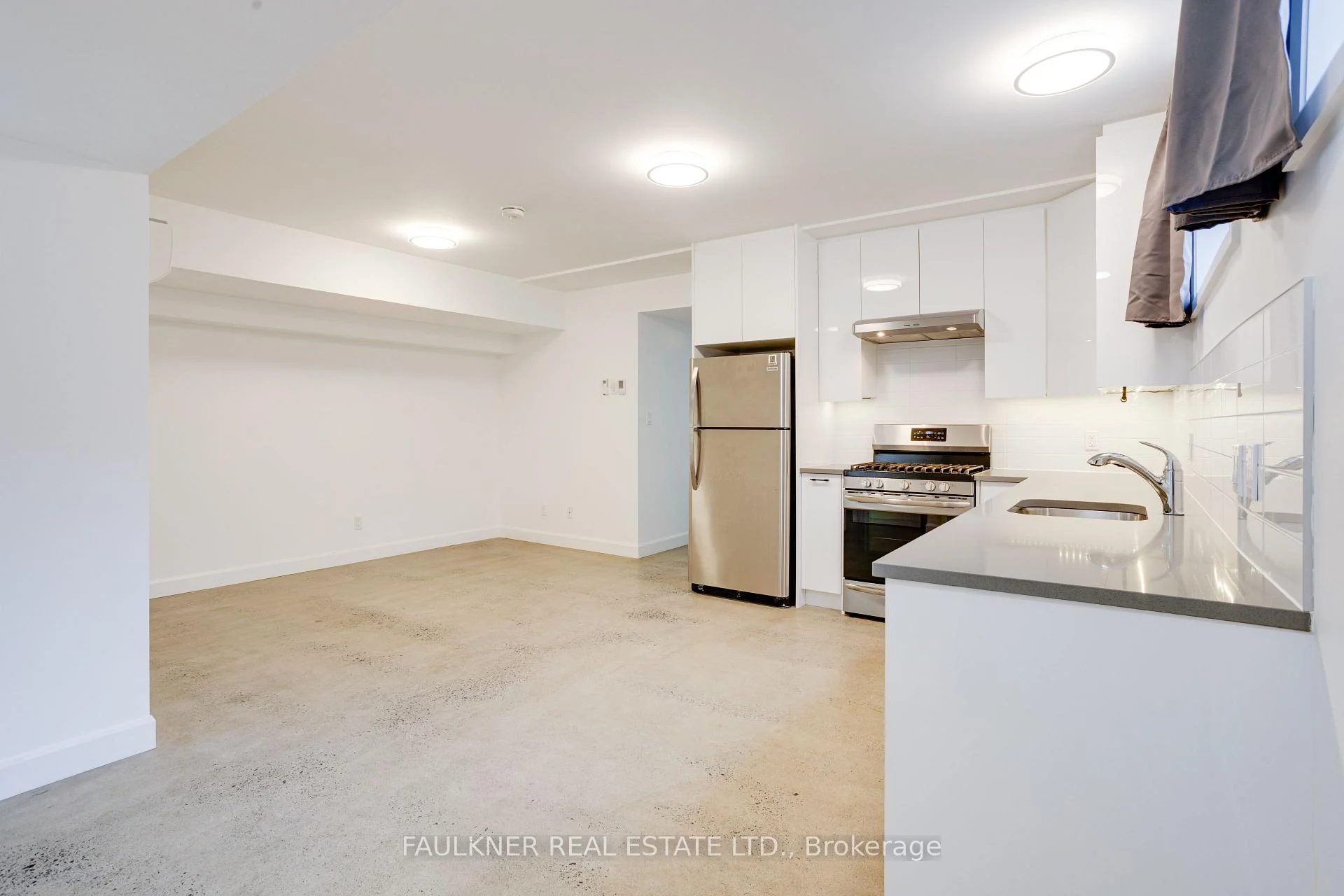 Photo 5 of Unit B, 143 Columbus Avenue, Ottawa, Overbrook/Castle Heights — HOMEH