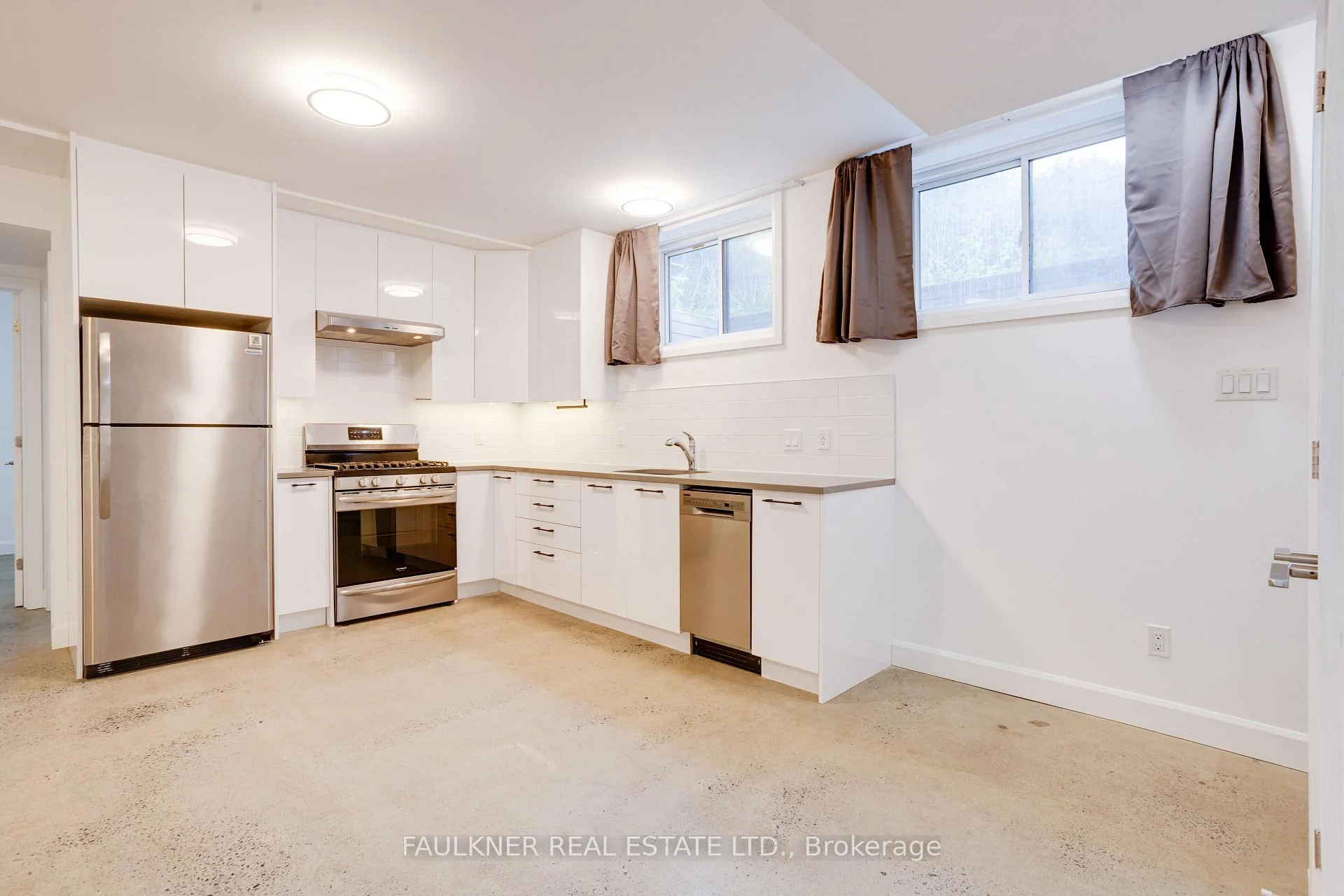 Photo 7 of Unit B, 143 Columbus Avenue, Ottawa, Overbrook/Castle Heights — HOMEH