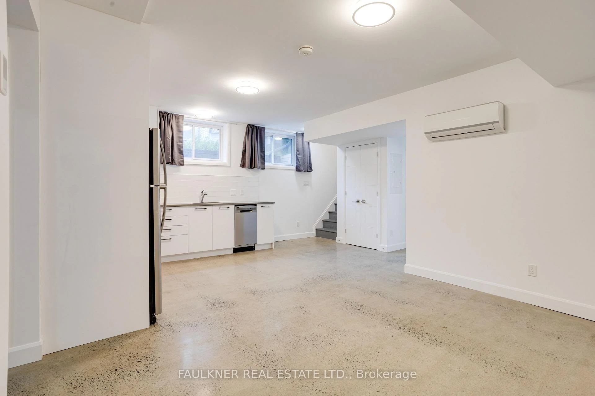 Photo 15 of Unit B, 143 Columbus Avenue, Ottawa, Overbrook/Castle Heights — HOMEH