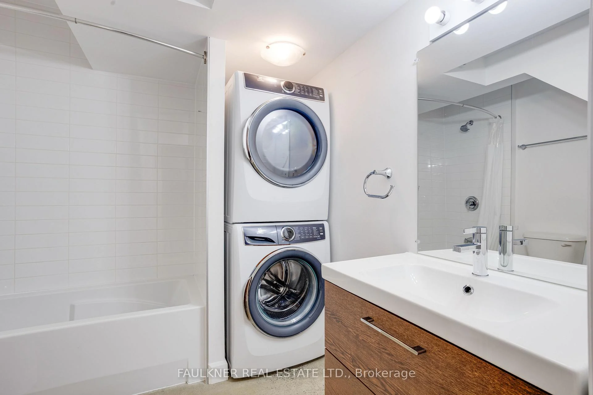 Photo 17 of Unit B, 143 Columbus Avenue, Ottawa, Overbrook/Castle Heights — HOMEH