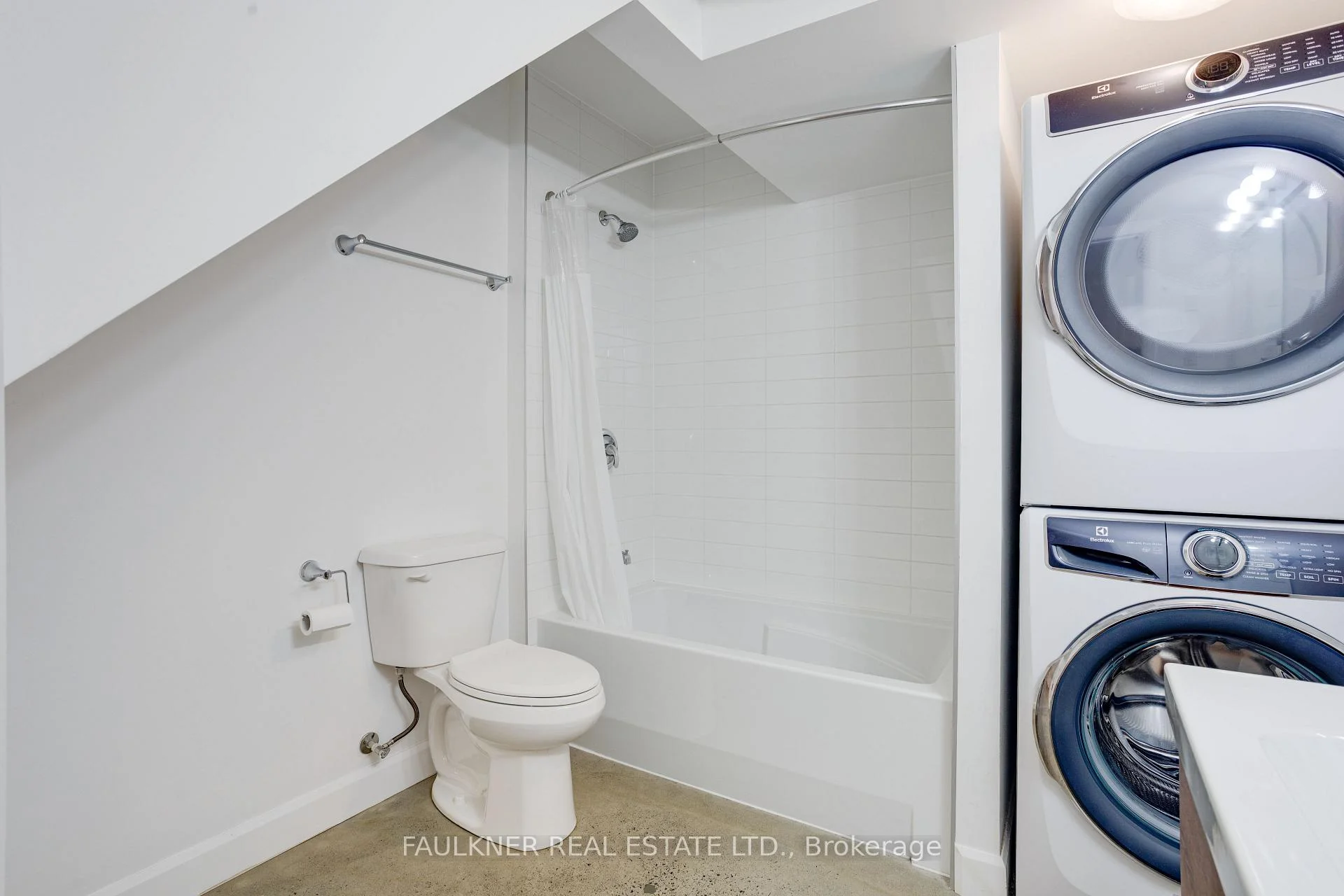 Photo 18 of Unit B, 143 Columbus Avenue, Ottawa, Overbrook/Castle Heights — HOMEH