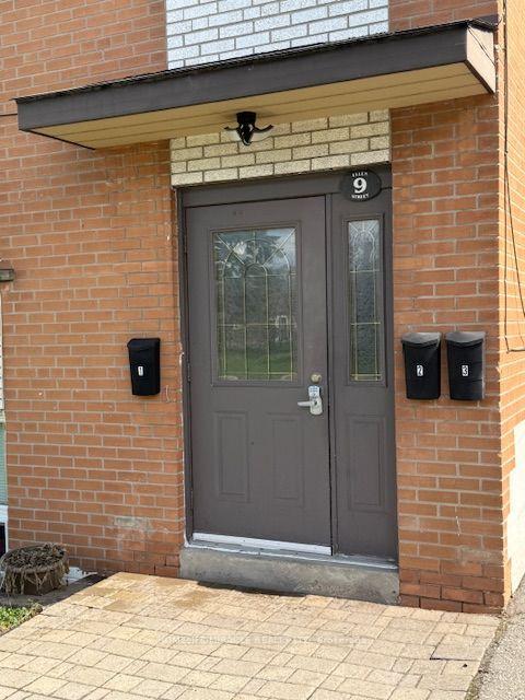 Photo 2 of 9 Ellen Street, Mississauga, Streetsville — HOMEH