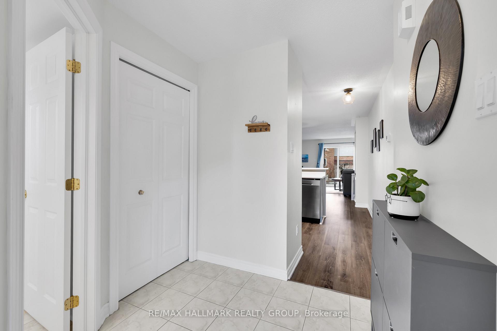 Photo 2 of 1344 Guthrie Street, Ottawa, Leslie Park — HOMEH