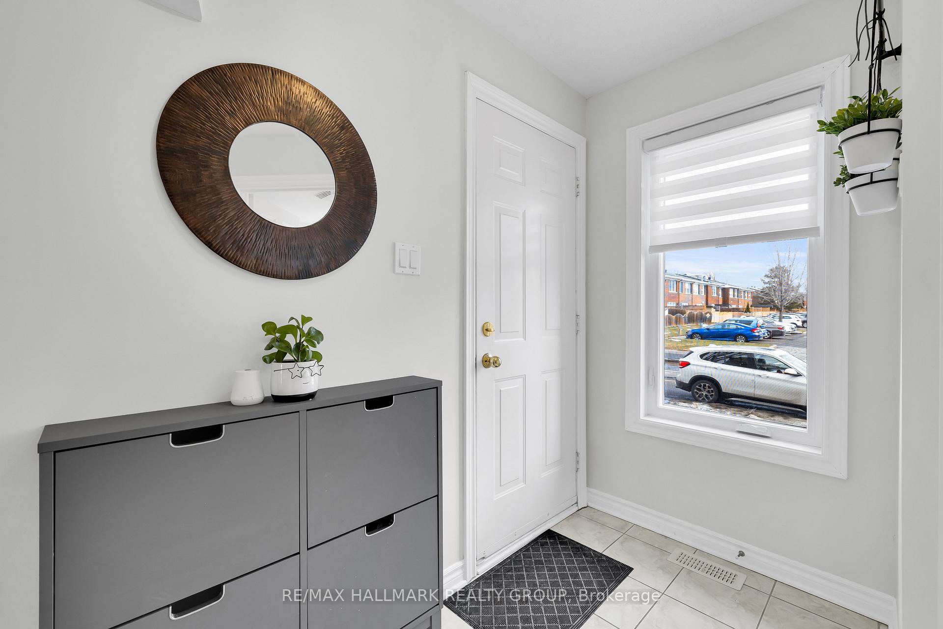 Photo 3 of 1344 Guthrie Street, Ottawa, Leslie Park — HOMEH