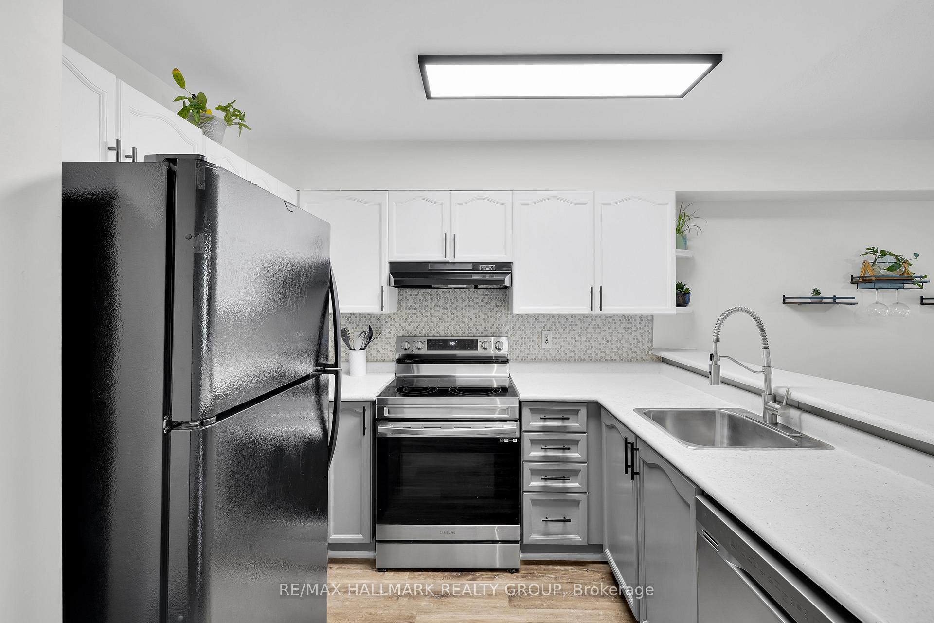 Photo 5 of 1344 Guthrie Street, Ottawa, Leslie Park — HOMEH