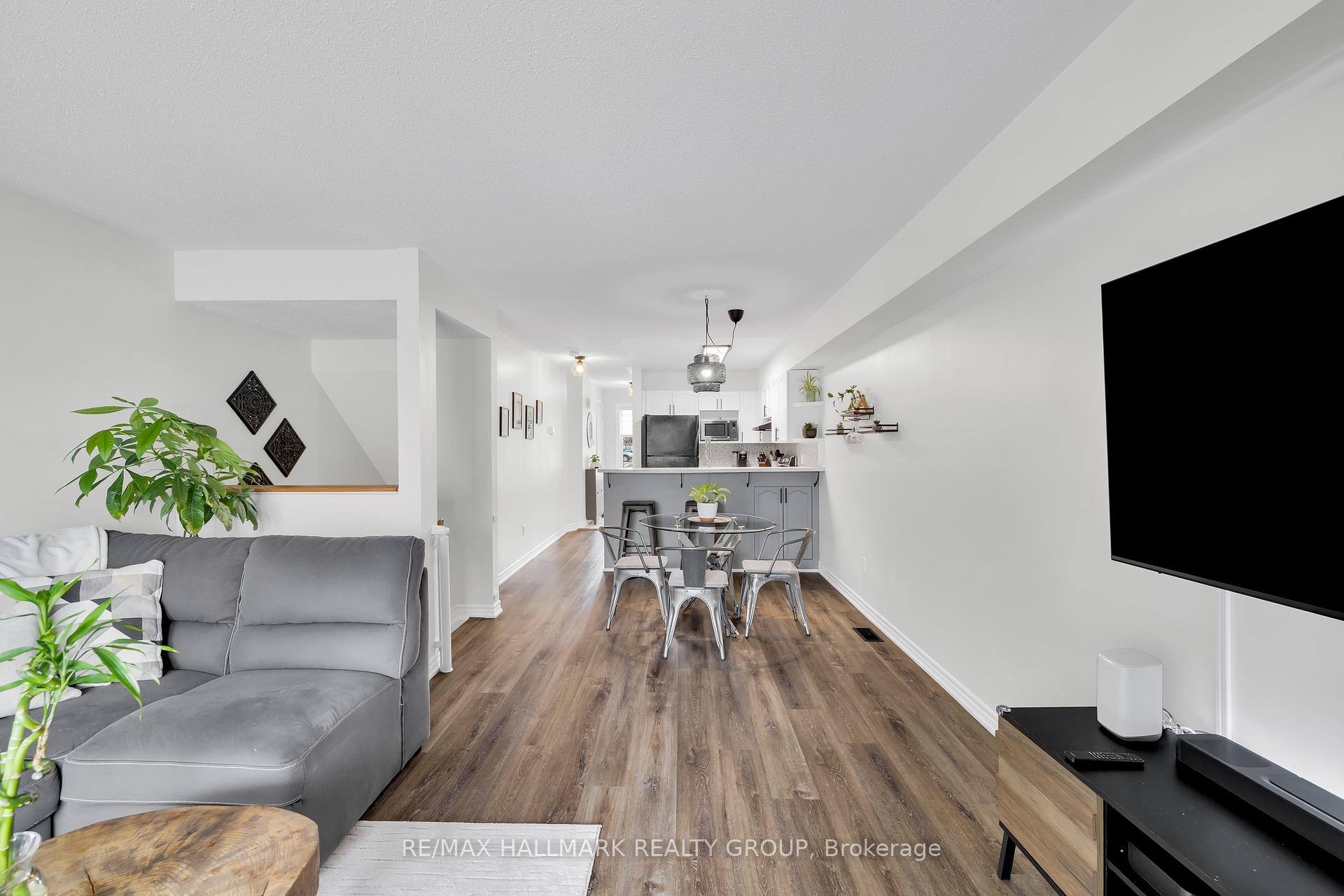 Photo 10 of 1344 Guthrie Street, Ottawa, Leslie Park — HOMEH