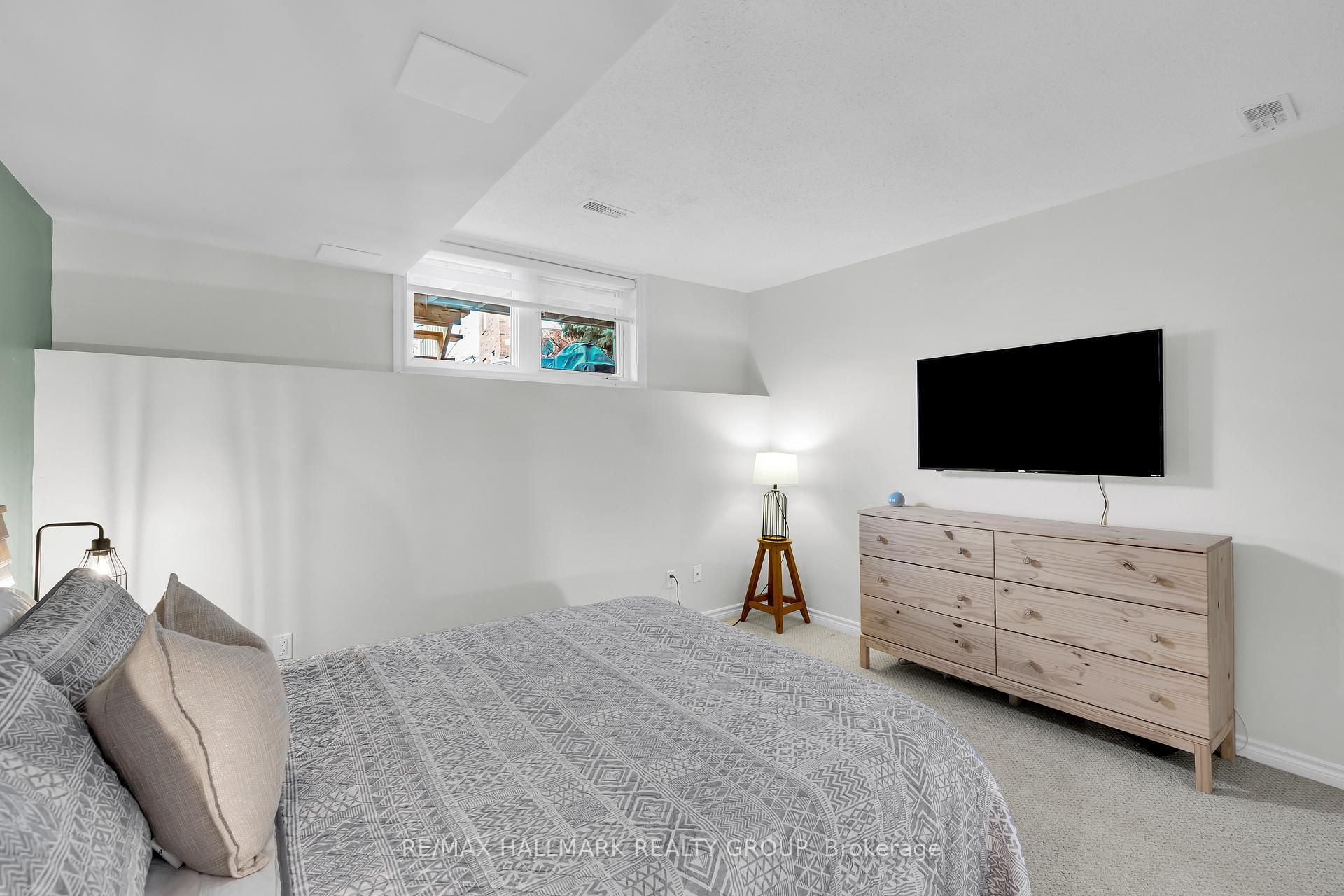 Photo 21 of 1344 Guthrie Street, Ottawa, Leslie Park — HOMEH