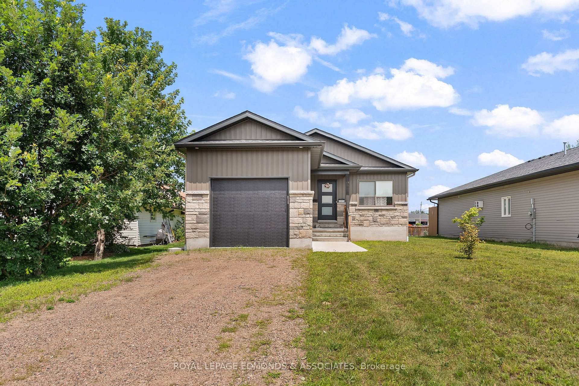 Photo 2 of 1313 Blakely Crescent, Pembroke, Pembroke — HOMEH