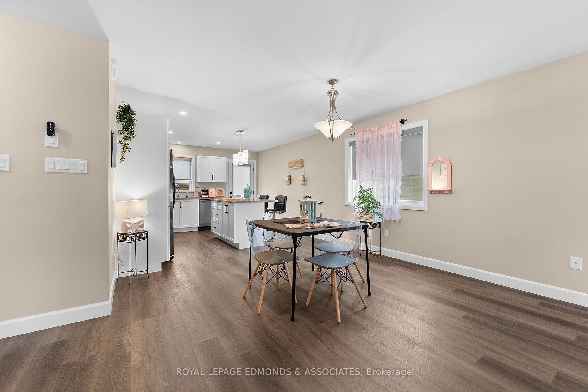 Photo 11 of 1313 Blakely Crescent, Pembroke, Pembroke — HOMEH