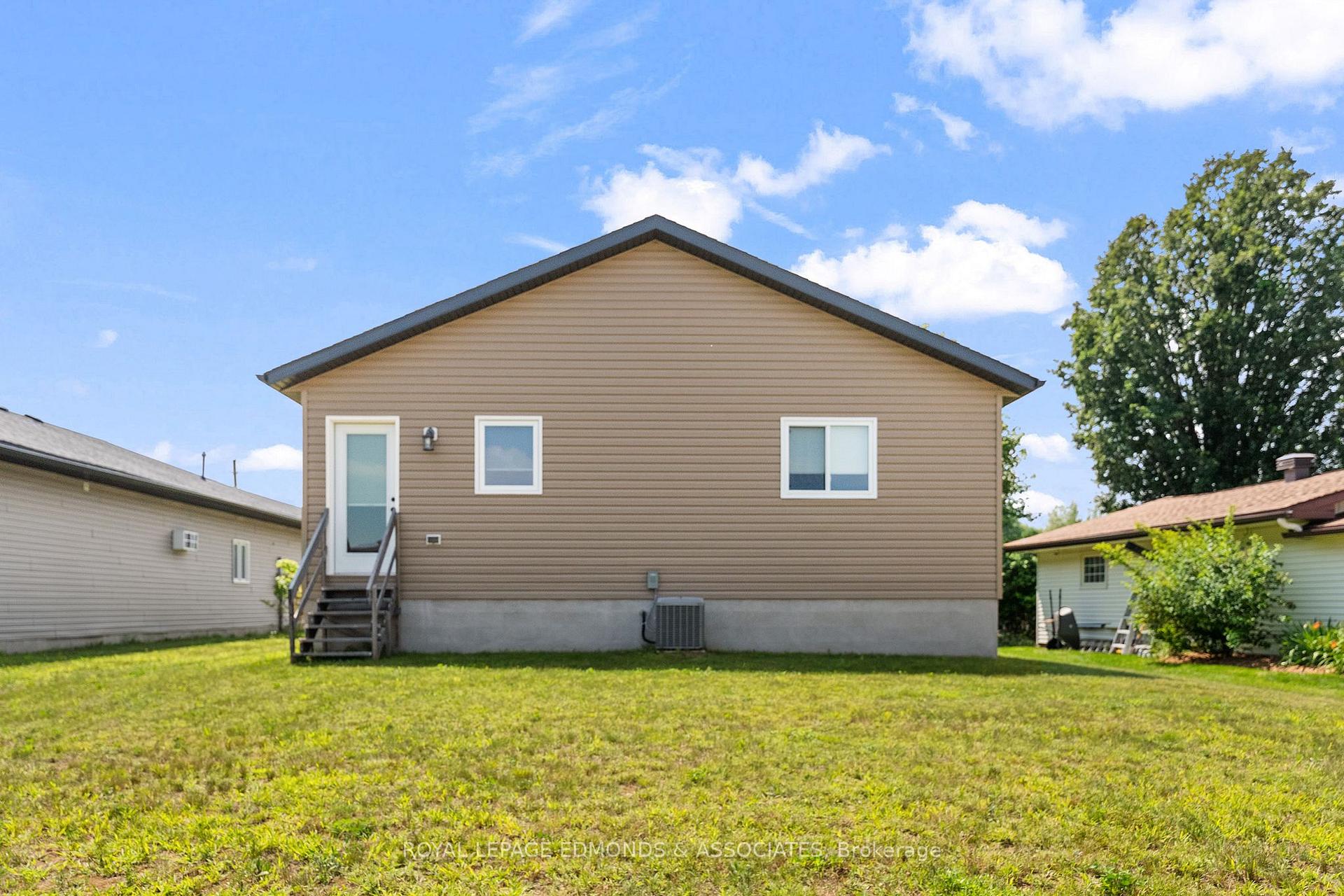 Photo 31 of 1313 Blakely Crescent, Pembroke, Pembroke — HOMEH