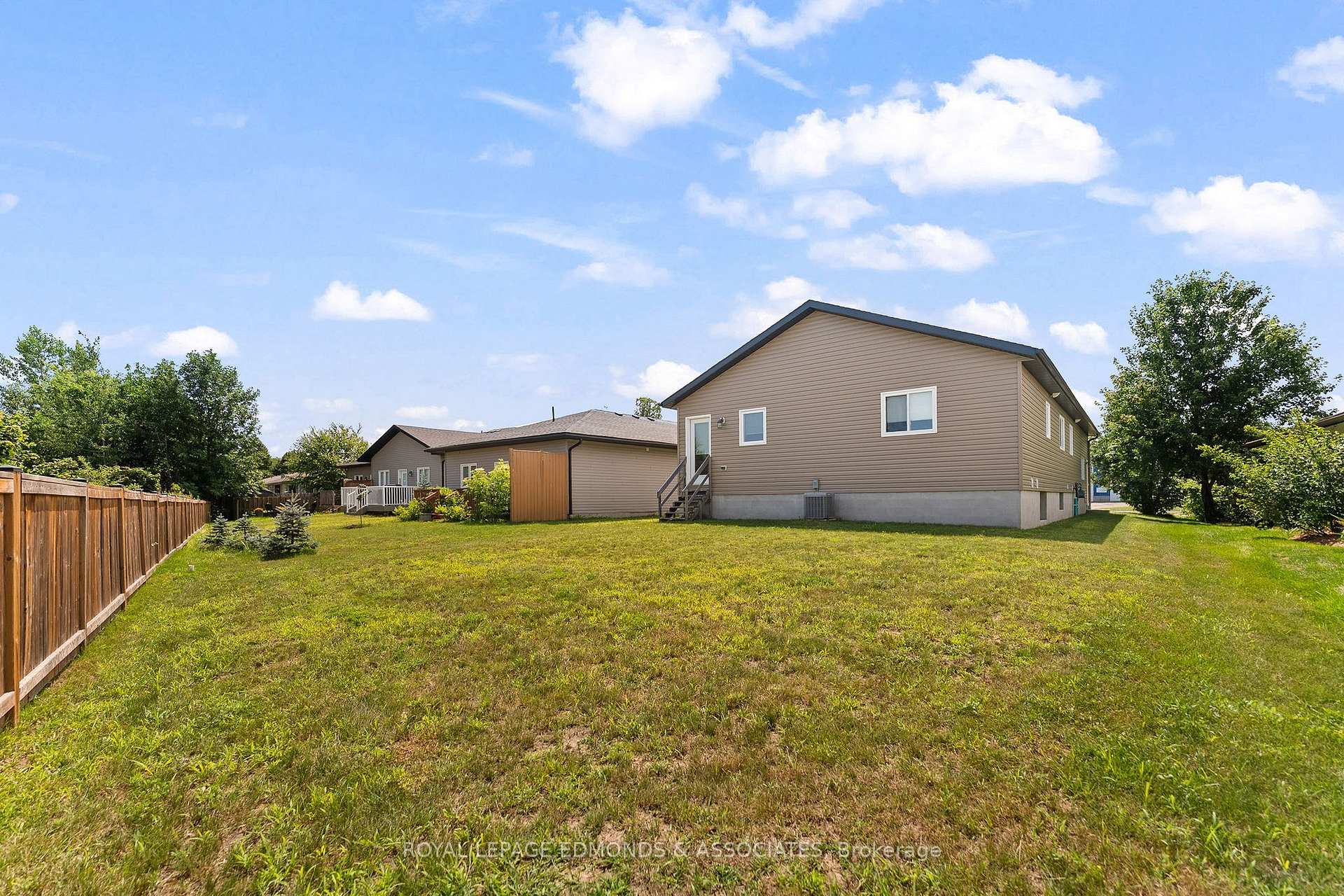 Photo 32 of 1313 Blakely Crescent, Pembroke, Pembroke — HOMEH