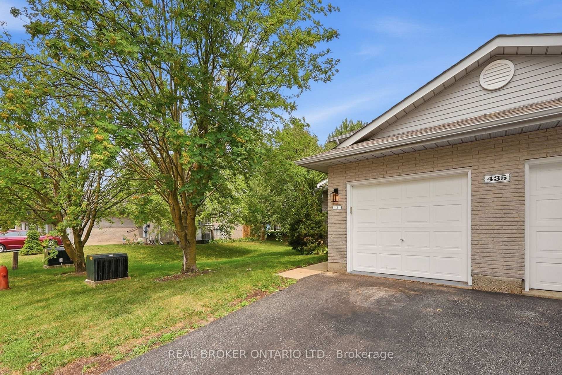 Photo 3 of Unit 1, 435 Kingscourt Drive, Waterloo, Colonial Acres — HOMEH