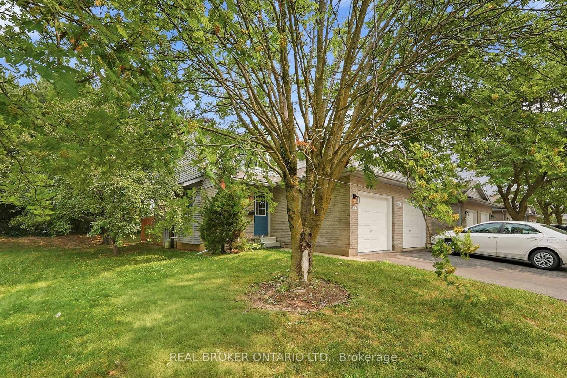 Photo 4 of Unit 1, 435 Kingscourt Drive, Waterloo, Colonial Acres — HOMEH