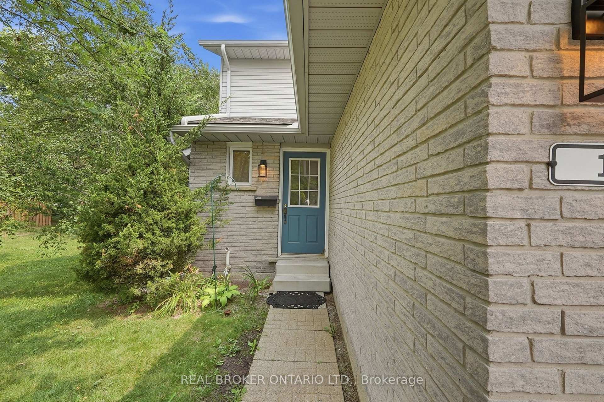 Photo 7 of Unit 1, 435 Kingscourt Drive, Waterloo, Colonial Acres — HOMEH