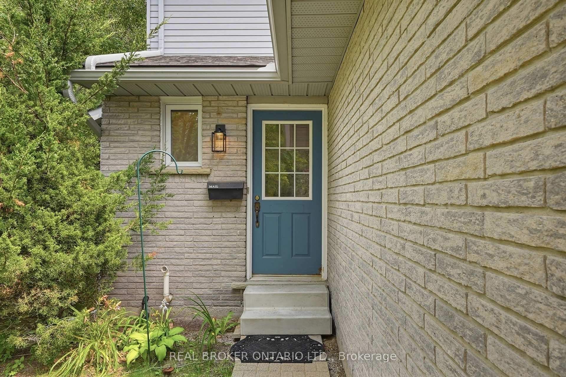 Photo 8 of Unit 1, 435 Kingscourt Drive, Waterloo, Colonial Acres — HOMEH